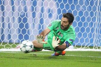 LYON, FRANCE - OCTOBER 18: Goalkeeper of Juventus Gianluigi Buffon stops the penalty kick from Alexandre Lacazette of Lyon during the UEFA Champions League match between Olympique Lyonnais (OL) and Juventus Turin at Parc OL stadium on October 18, 2016 in 