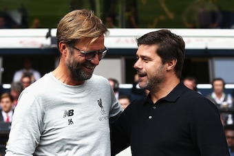 LONDON, ENGLAND - AUGUST 27: Jurgen Klopp, Manager of Liverpool and Mauricio Pochettino, Manager of Tottenham Hotspur exchange words piror to kick off during the Premier League match between Tottenham Hotspur and Liverpool at White Hart Lane on August 27,