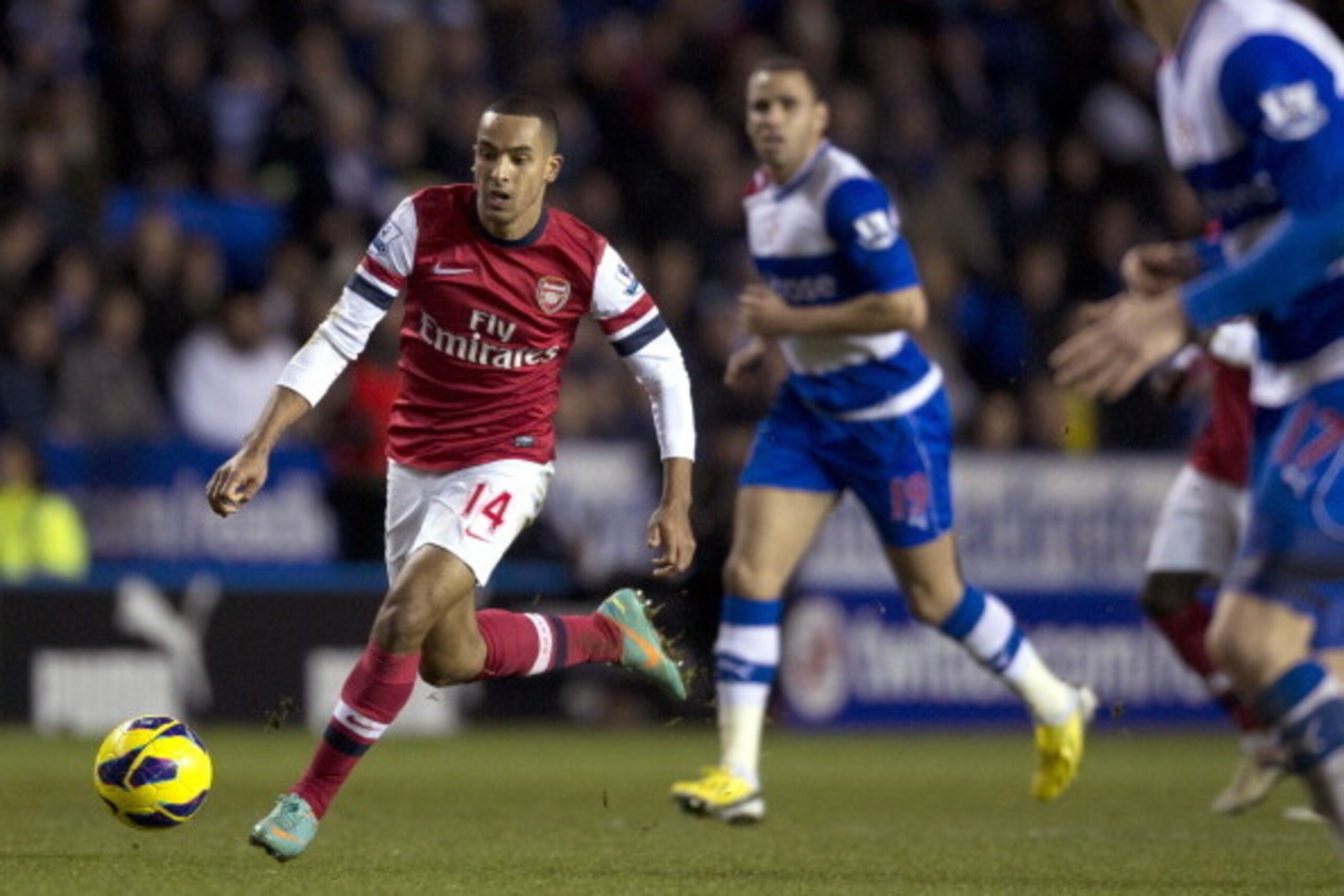 Arsenal's English midfielder Theo Walcott (L) runs with the ball during the English Premier League football match between Reading and Arsenal at Madejski Stadium in Reading on December 17, 2012. AFP PHOTO / ADRIAN DENNIS
RESTRICTED TO EDITORIAL USE. No u Arsenal's English midfielder Theo Walcott (L) runs with the ball during the English Premier League football match between Reading and Arsenal at Madejski Stadium in Reading on December 17, 2012. AFP PHOTO / ADRIAN DENNIS
RESTRICTED TO EDITORIAL USE. No u
