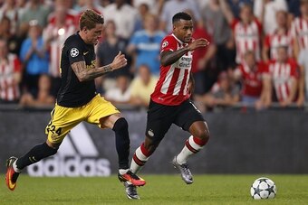 (L-R), Jose Maria Gimenez of Club Atletico de Madrid, Luciano Narshingh of PSV during the UEFA Champions League group D match between PSV Eindhoven and Atletico Madrid on September 13, 2016 at the Philips stadium in Eindhoven, The Netherlands.(Photo by VI