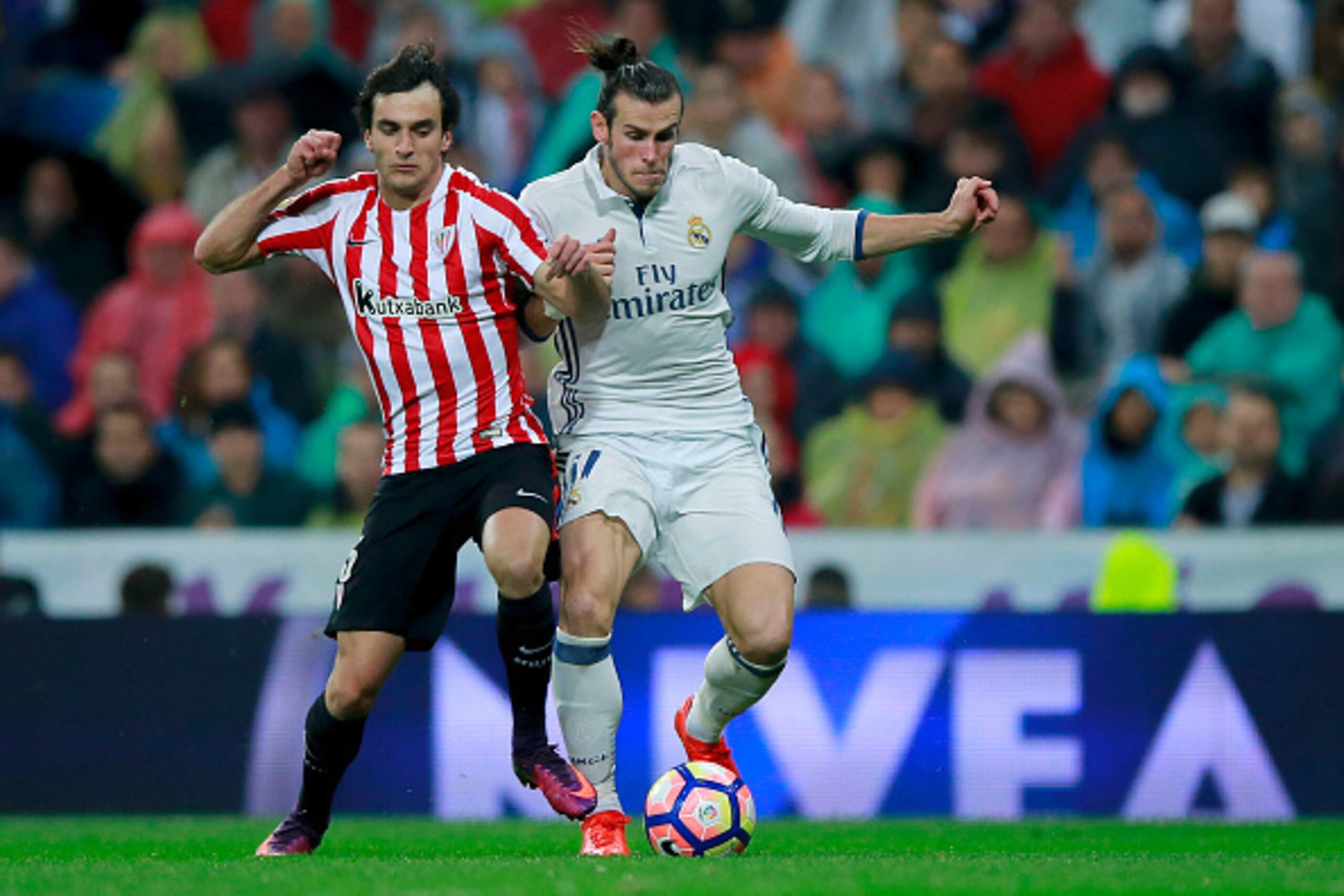 MADRID, SPAIN - OCTOBER 23: Inigo Lekue (L) of Athletic Club tackles Gareth Bale (R) of Real Madrid CF during the La Liga match between Real Madrid CF and Athletic Club de Bilbao at Estadio Santiago Bernabeu on October 23, 2016 in Madrid, Spain. (Photo by
