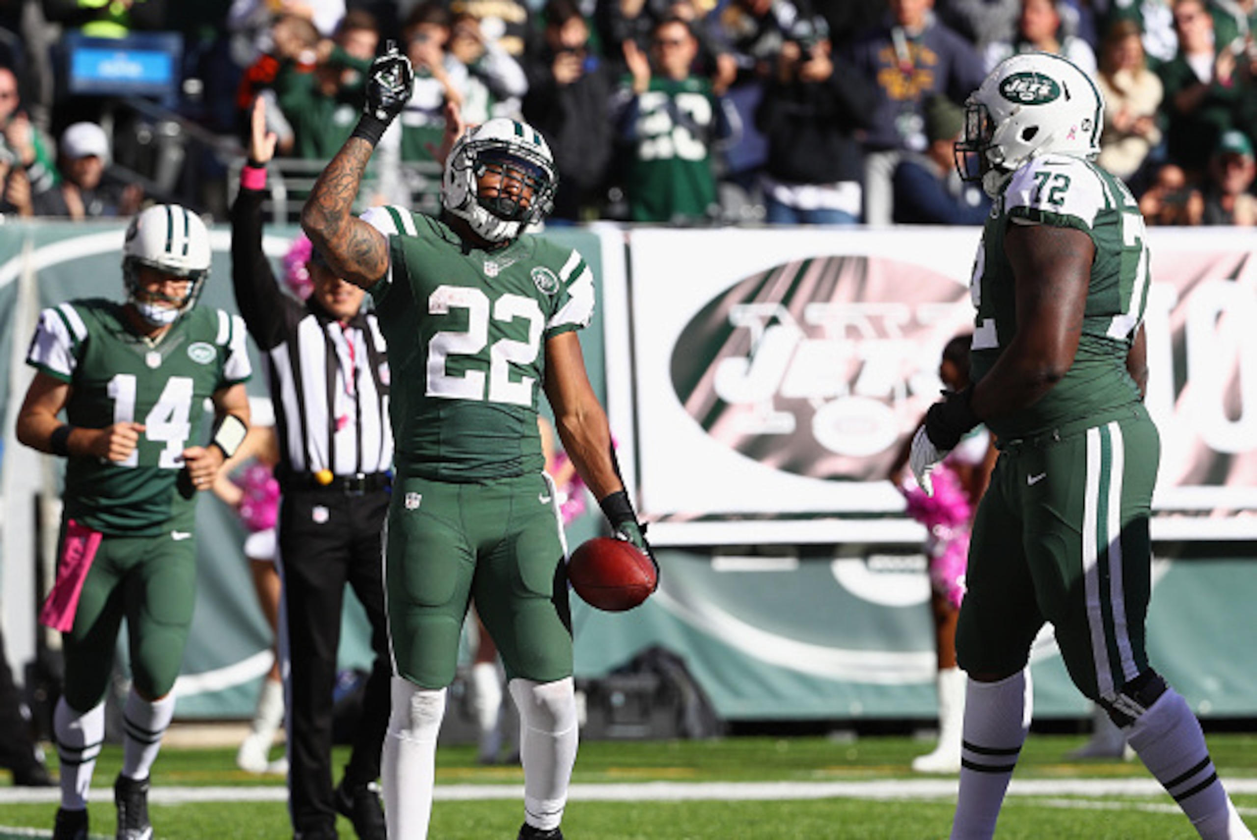 EAST RUTHERFORD, NJ - OCTOBER 23:  Matt Forte #22 of the New York Jets celebrates his third quarter touchdown with teammate Brandon Shell #72 against the Baltimore Ravens at MetLife Stadium on October 23, 2016 in East Rutherford, New Jersey.  (Photo by Al