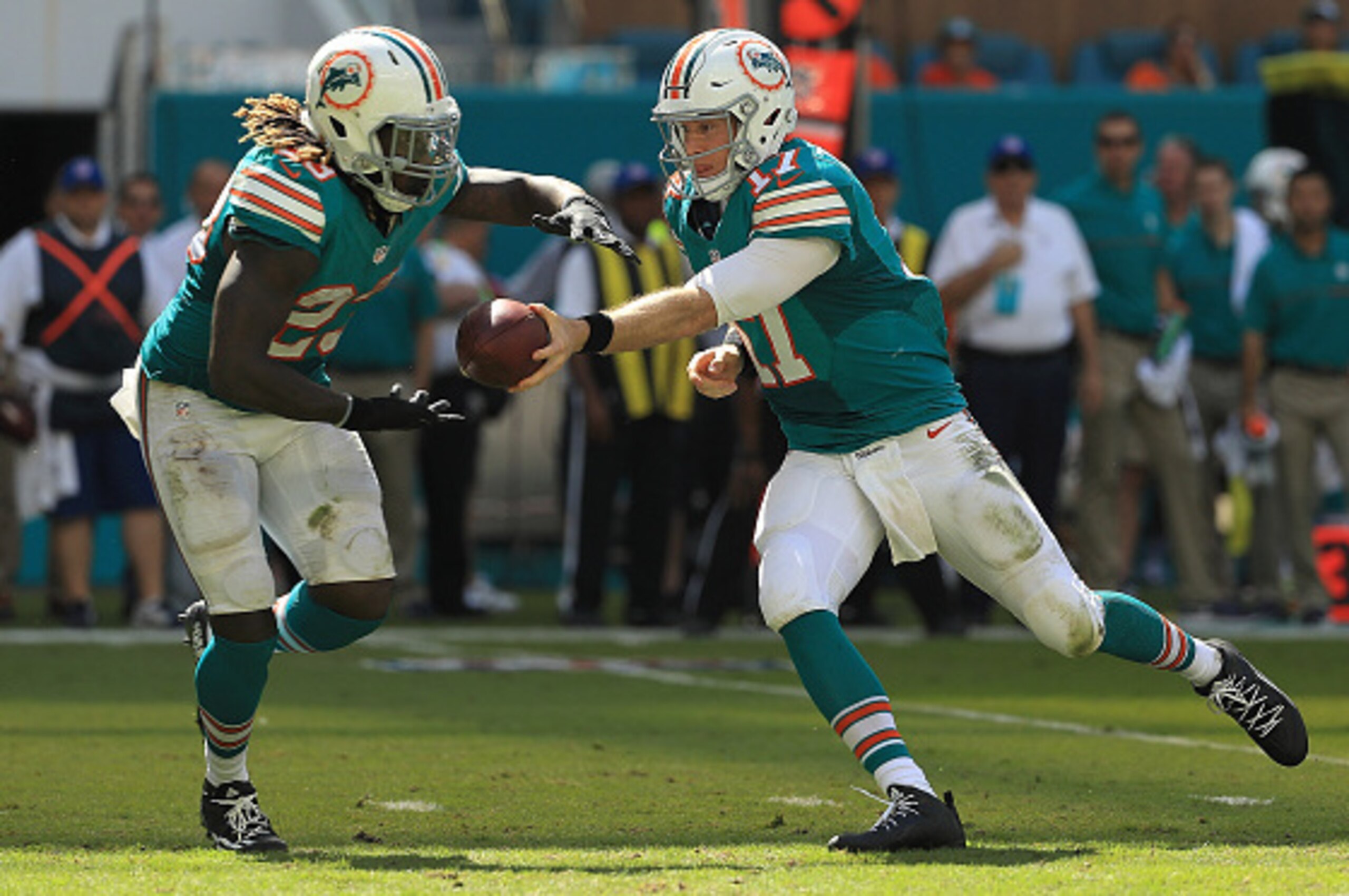 MIAMI GARDENS, FL - OCTOBER 23:  Ryan Tannehill #17 of the Miami Dolphins hands off to Jay Ajayi #23 during a game against the Buffalo Bills on October 23, 2016 in Miami Gardens, Florida.  (Photo by Mike Ehrmann/Getty Images)