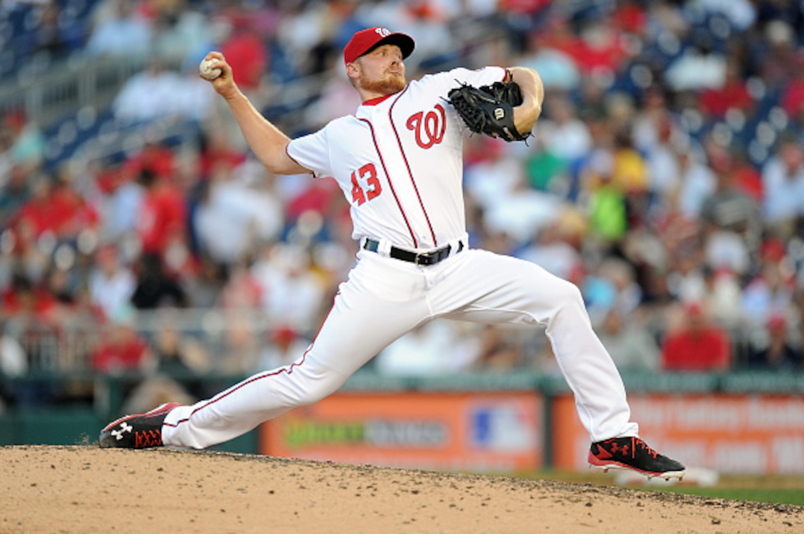 WASHINGTON, DC - SEPTEMBER 14:  Mark Melancon #43 of the Washington Nationals pitches in the ninth inning against the New York Mets at Nationals Park on September 14, 2016 in Washington, DC. Washington won the game 1-0. (Photo by Greg Fiume/Getty Images)