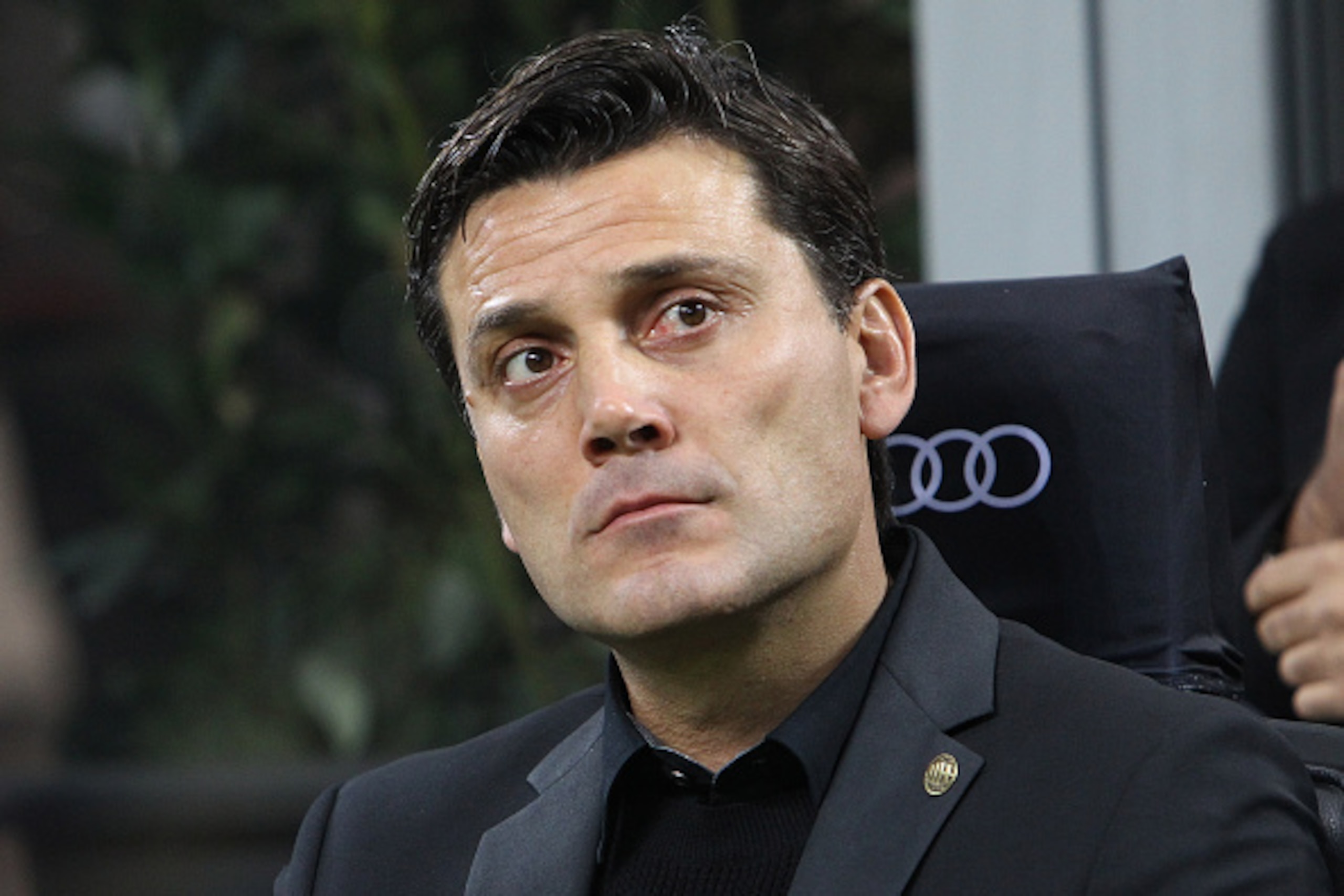MILAN, ITALY - OCTOBER 22:  AC Milan coach Vincenzo Montella looks on before the Serie A match between AC Milan and Juventus FC at Stadio Giuseppe Meazza on October 22, 2016 in Milan, Italy.  (Photo by Marco Luzzani/Getty Images)