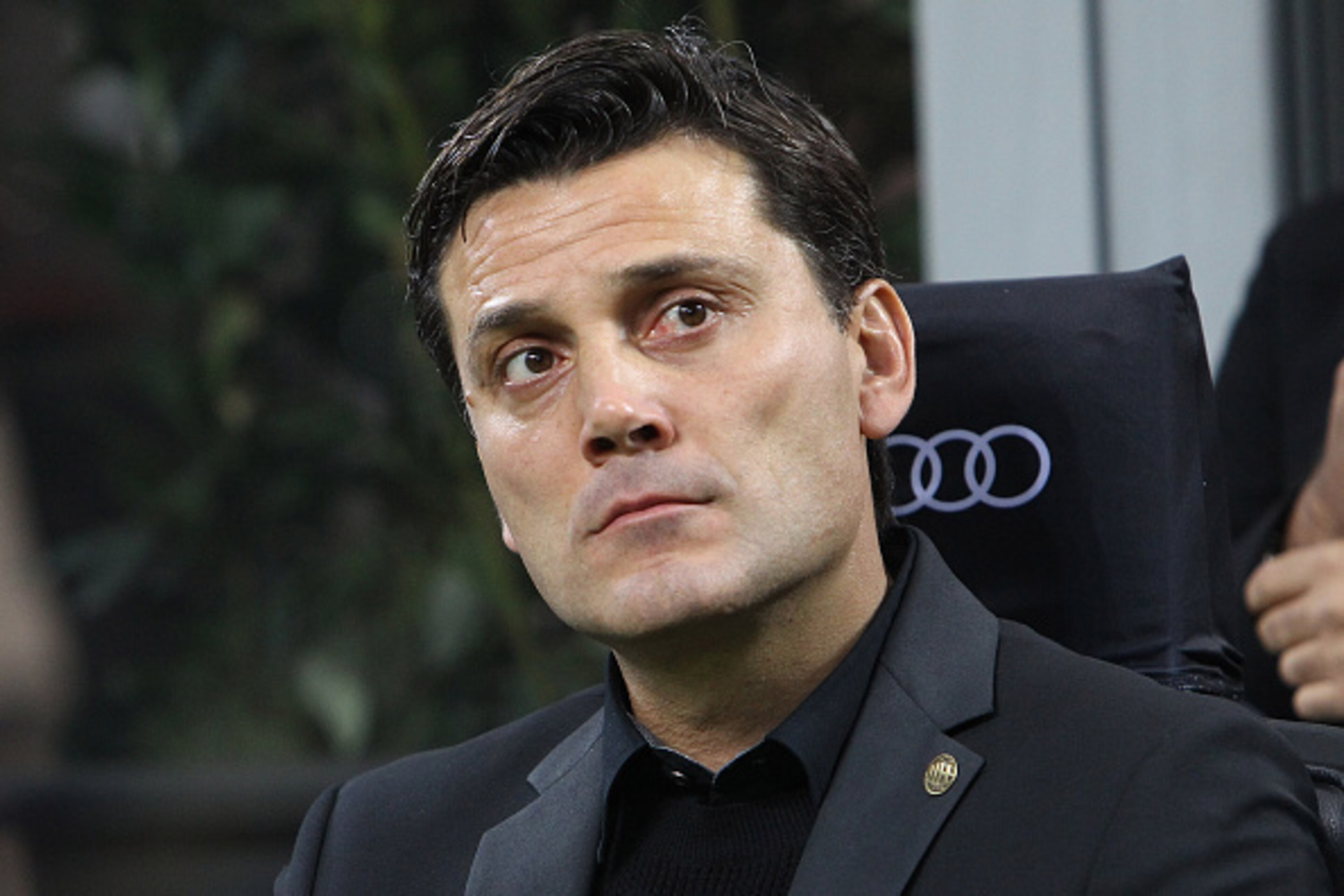 MILAN, ITALY - OCTOBER 22:  AC Milan coach Vincenzo Montella looks on before the Serie A match between AC Milan and Juventus FC at Stadio Giuseppe Meazza on October 22, 2016 in Milan, Italy.  (Photo by Marco Luzzani/Getty Images)