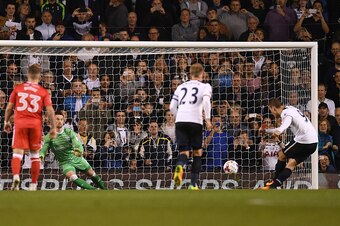 LONDON, ENGLAND - SEPTEMBER 21:  Vincent Janssen of Tottenham Hotspur scores his sides third goal from the penalty spot during the  EFL Cup Third Round match between Tottenham Hotspur and Gillingham at White Hart Lane on September 21, 2016 in London, Engl