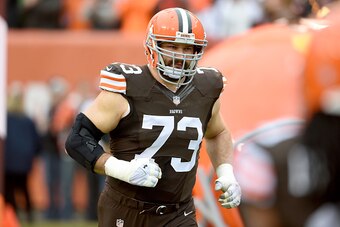 CLEVELAND, OH - DECEMBER 14: Tackle Joe Thomas #73 of the Cleveland Browns runs onto the field during the player introduction prior to the game against the Cincinnati Bengals at FirstEnergy Stadium on December 14, 2014 in Cleveland, Ohio.  (Photo by Jason