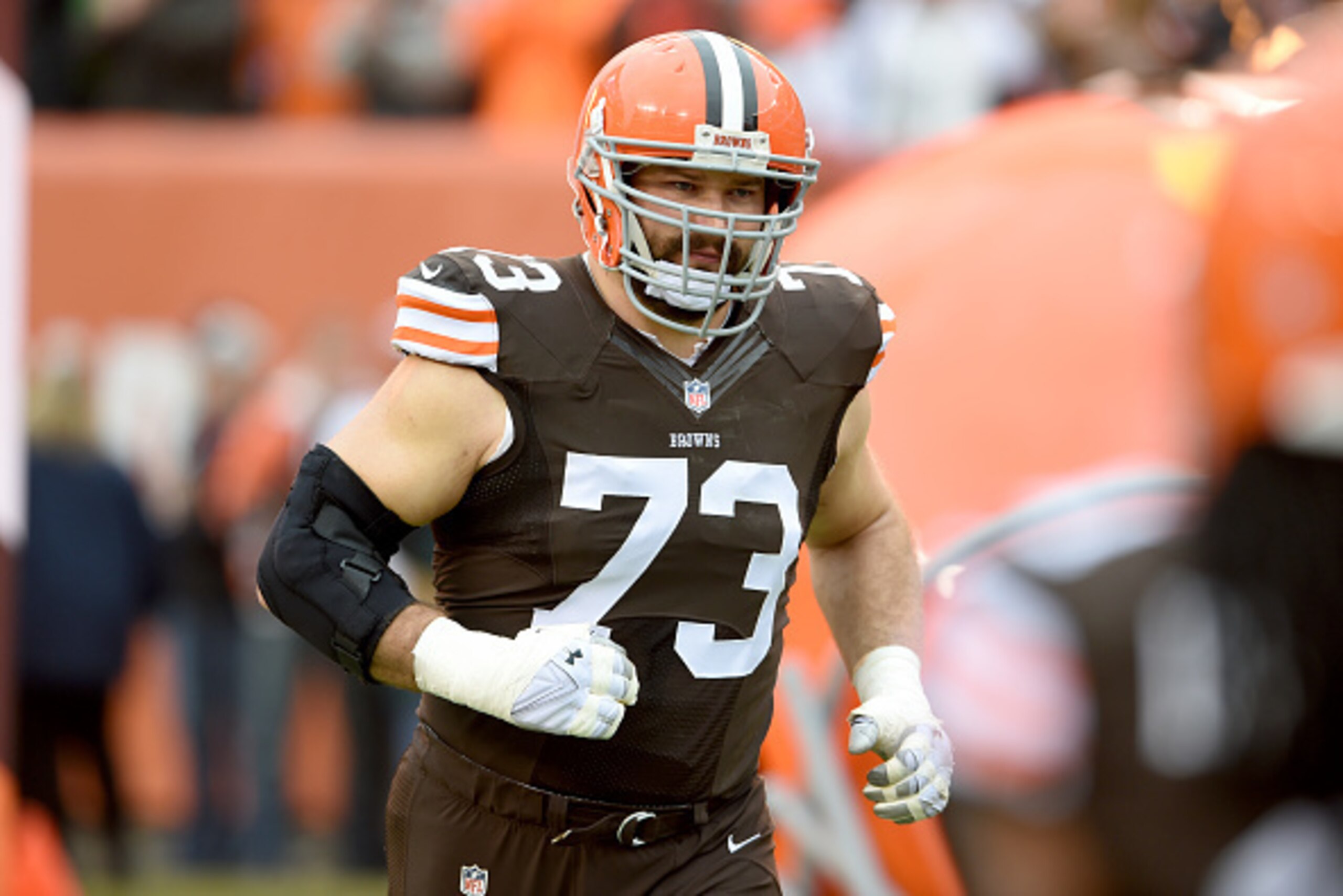 CLEVELAND, OH - DECEMBER 14: Tackle Joe Thomas #73 of the Cleveland Browns runs onto the field during the player introduction prior to the game against the Cincinnati Bengals at FirstEnergy Stadium on December 14, 2014 in Cleveland, Ohio.  (Photo by Jason