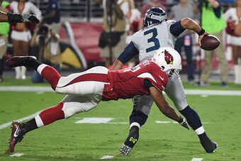 GLENDALE, AZ - OCTOBER 23:  Middle linebacker Kevin Minter #51 of the Arizona Cardinals lunges at quarterback Russell Wilson #3 of the Seattle Seahawks during the first half of the NFL game at University of Phoenix Stadium on October 23, 2016 in Glendale,