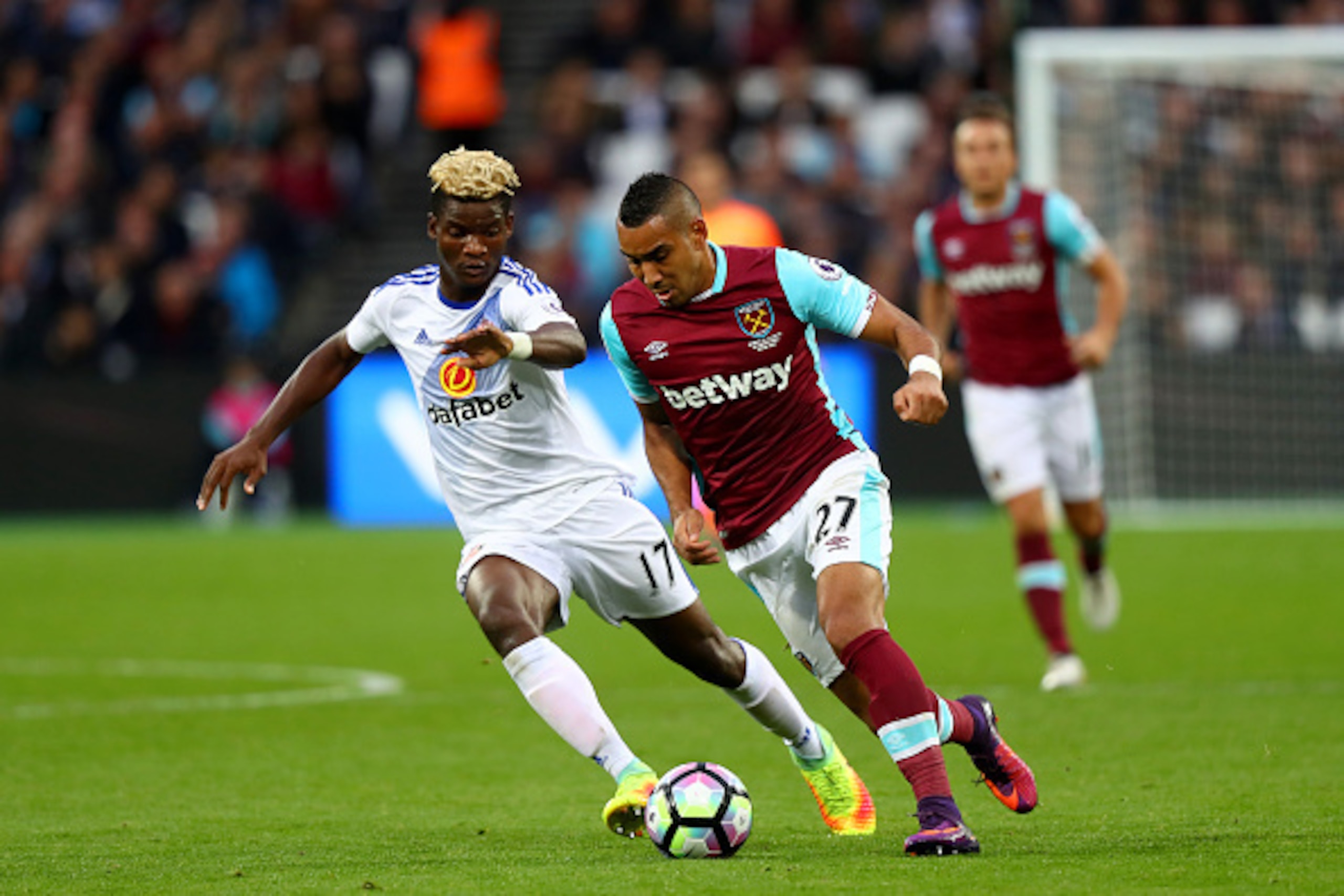 LONDON, ENGLAND - OCTOBER 22: Dimitri Payet of West Ham United (R) and Dider Ndong of Sunderland (L) battle for possession during the Premier League match between West Ham United and Sunderland at Olympic Stadium on October 22, 2016 in London, England.  (