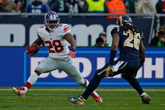 LONDON, ENGLAND - OCTOBER 23:  Paul Perkins #28 of the New York Giants runs the ball against Mark Barron #26 of the  Los Angeles Rams during the NFL International Series match between New York Giants and Los Angeles Rams at Twickenham Stadium on October 2