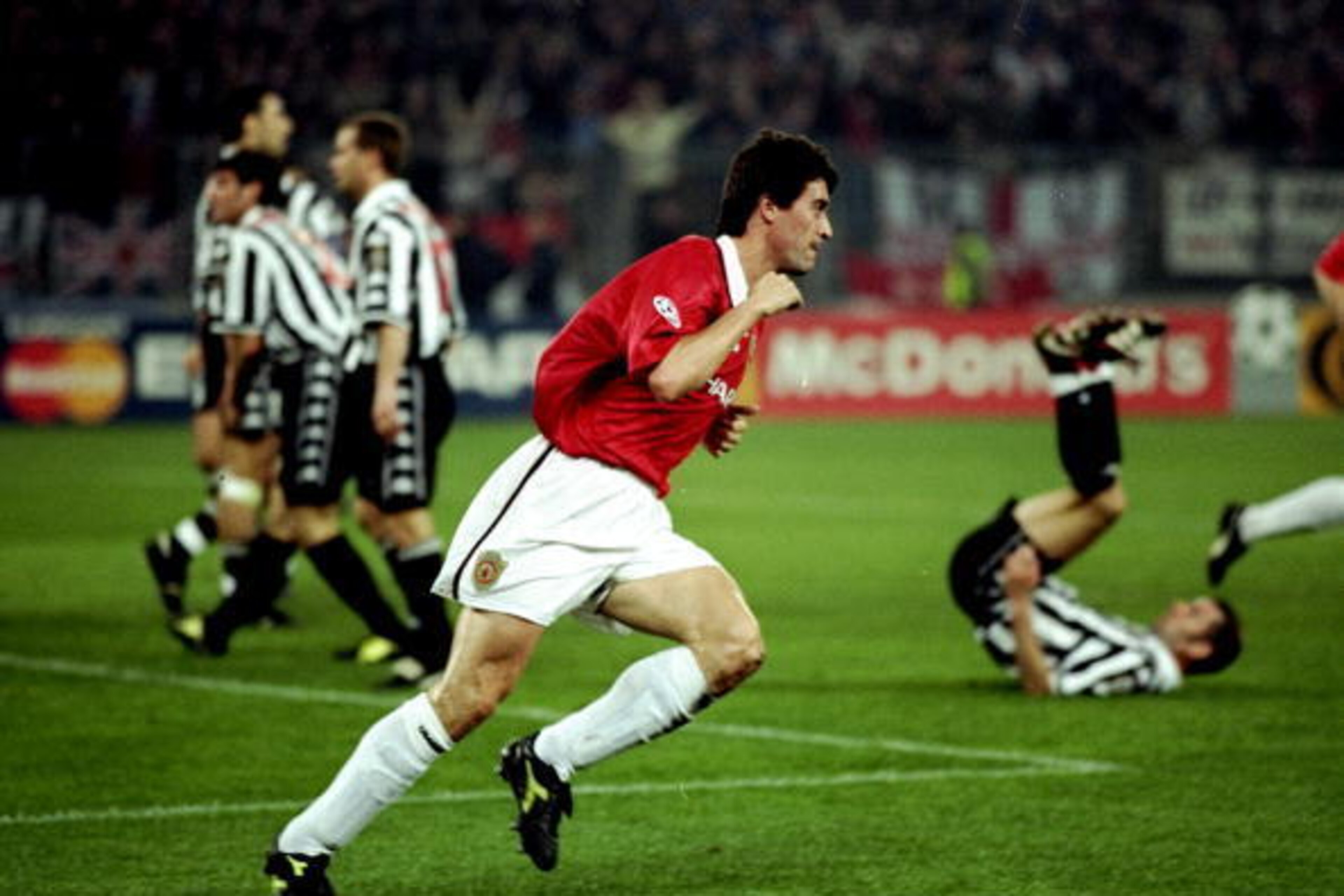 21 Apr 1999: Manchester United captain Roy Keane wheels away after scoring in the UEFA Champions League semi-final second leg match against Juventus at the Stadio delle Alpi in Turin, Italy. United won 3-2 on the night to go through 4-3 on aggregate. \ M 21 Apr 1999: Manchester United captain Roy Keane wheels away after scoring in the UEFA Champions League semi-final second leg match against Juventus at the Stadio delle Alpi in Turin, Italy. United won 3-2 on the night to go through 4-3 on aggregate. \ M