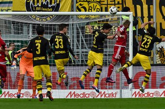 Ingolstadt's Paraguayan striker Dario Lezcano (2nd R) scores the second goal during the German first division Bundesliga football match between FC Ingolstadt 04 and Borussia Dortmund in Ingolstadt, southern Germany, on October 22, 2016. / AFP / GUENTER SC