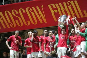 Manchester United's Wayne Rooney (R) holds up the trophy after beating Chelsea in the final of the UEFA Champions League football match at the Luzhniki stadium in Moscow on May 21, 2008. The match remained at a 1-1 draw and Manchester won on penalties aft