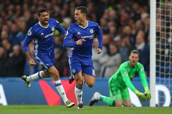 LONDON, ENGLAND - OCTOBER 23: Eden Hazard of Chelsea celebrates after he scores to make it 3-0 with Diego Costa of Chelsea during the Premier League match between Chelsea and Manchester United at Stamford Bridge on October 23, 2016 in London, England. (Ph