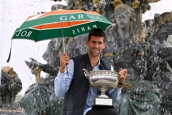 Serbian tennis player Novak Djokovic poses with his trophy on Place de la Concorde in Paris on June 6, 2016, after winning the final match against British Andy Murray at the Roland Garros 2016 French Tennis Open. / AFP / MIGUEL MEDINA        (Photo credit