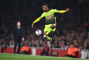 Reading's English midfielder Jordan Obita controls the ball during the EFL (English Football League) Cup fourth round match between Arsenal and Reading at The Emirates Stadium in London on October 25, 2016. / AFP / Justin TALLIS / RESTRICTED TO EDITORIAL 