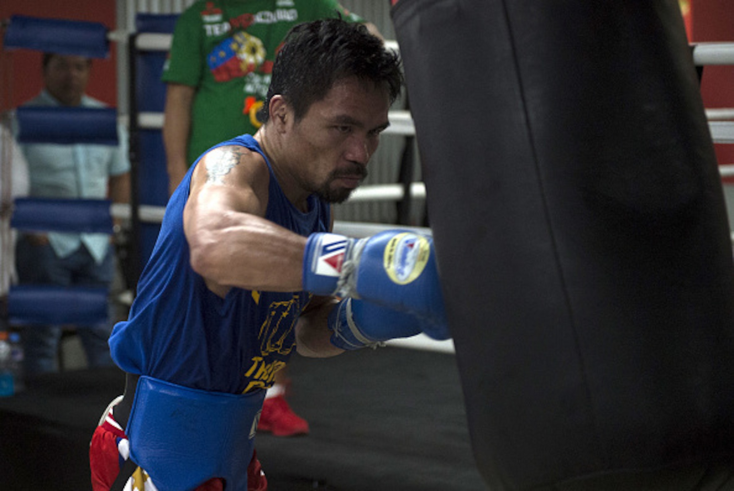 In this photo taken on September 29, 2016, Philippine boxing icon Manny Pacquiao trains at a gym in Manila, ahead of his November 6 bout with Mexican boxer Jessie Vargas. 
Pacquiao insisted September 30 he owed his fans and countrymen no apology after adm