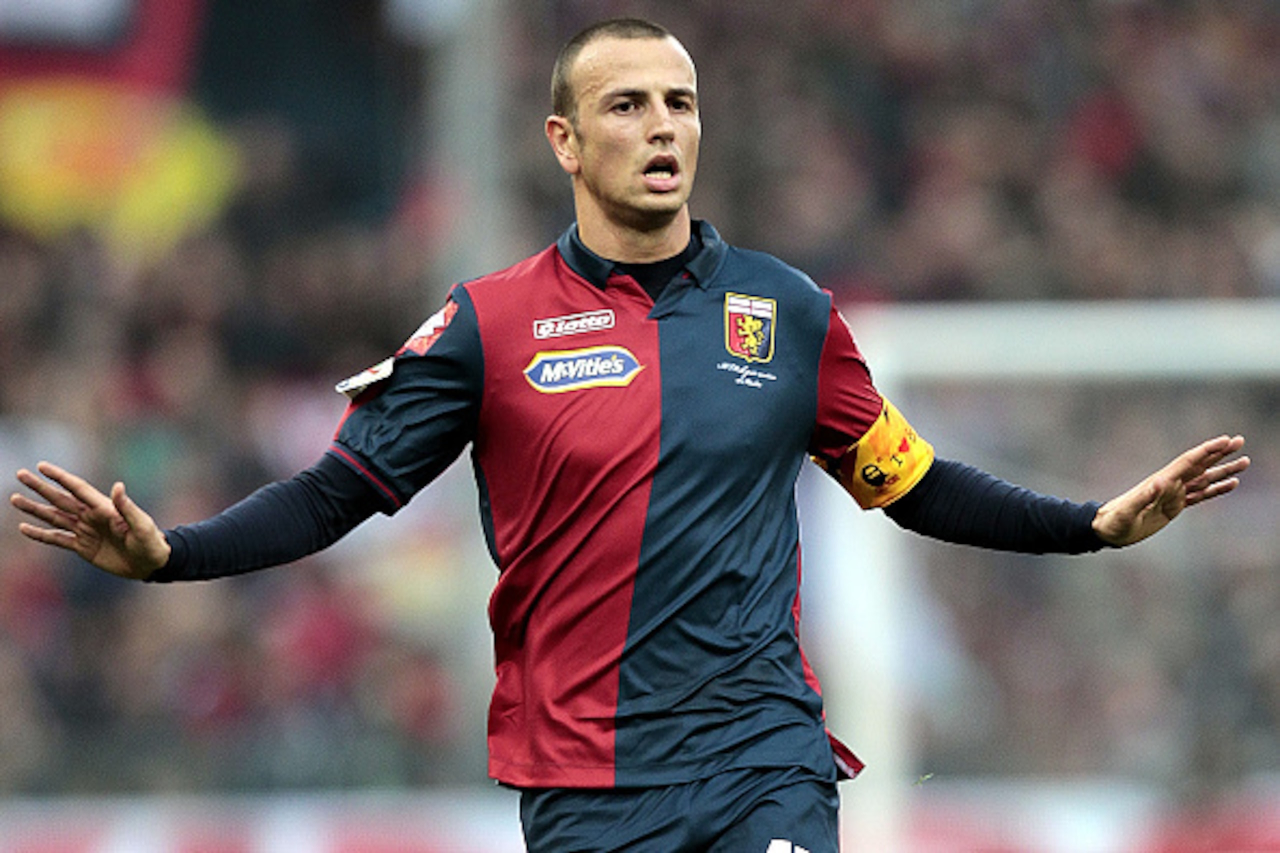 GENOA, ITALY - DECEMBER 14: Luca Antonelli of Genoa CFC gestures during the Serie A match between Genoa CFC and AS Roma at Stadio Luigi Ferraris on December 14, 2014 in Genoa, Italy.  (Photo by Gabriele Maltinti/Getty Images)