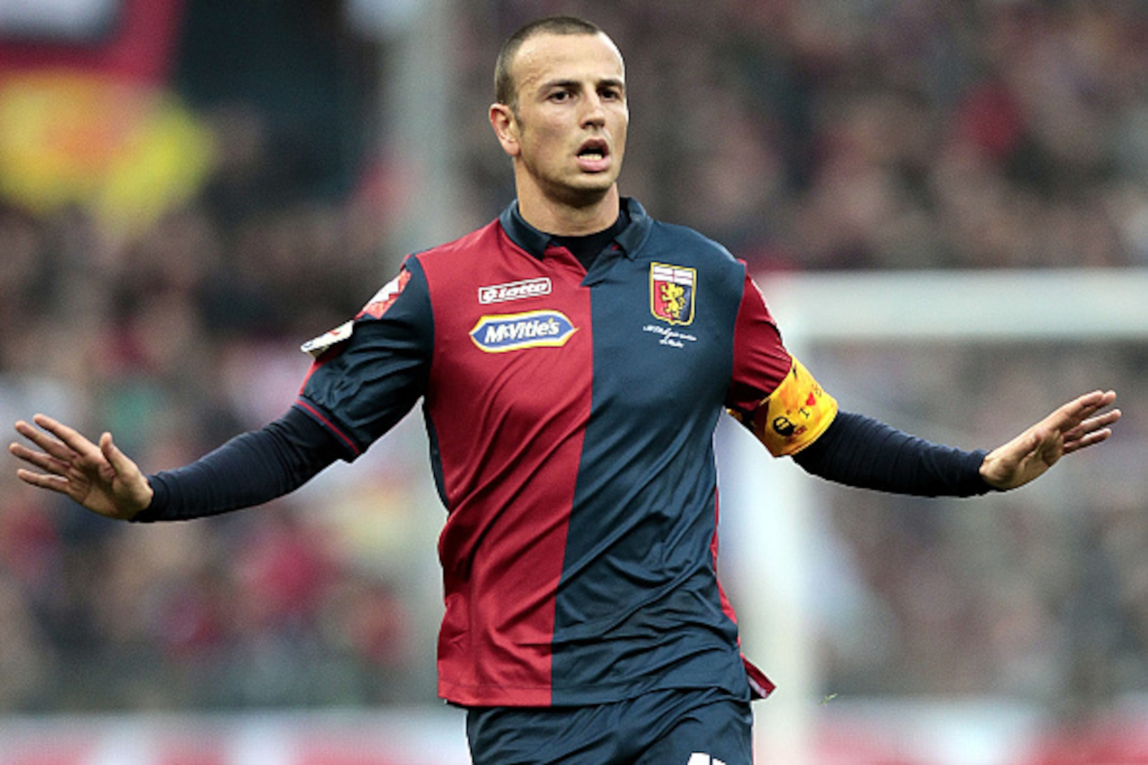 GENOA, ITALY - DECEMBER 14: Luca Antonelli of Genoa CFC gestures during the Serie A match between Genoa CFC and AS Roma at Stadio Luigi Ferraris on December 14, 2014 in Genoa, Italy.  (Photo by Gabriele Maltinti/Getty Images)