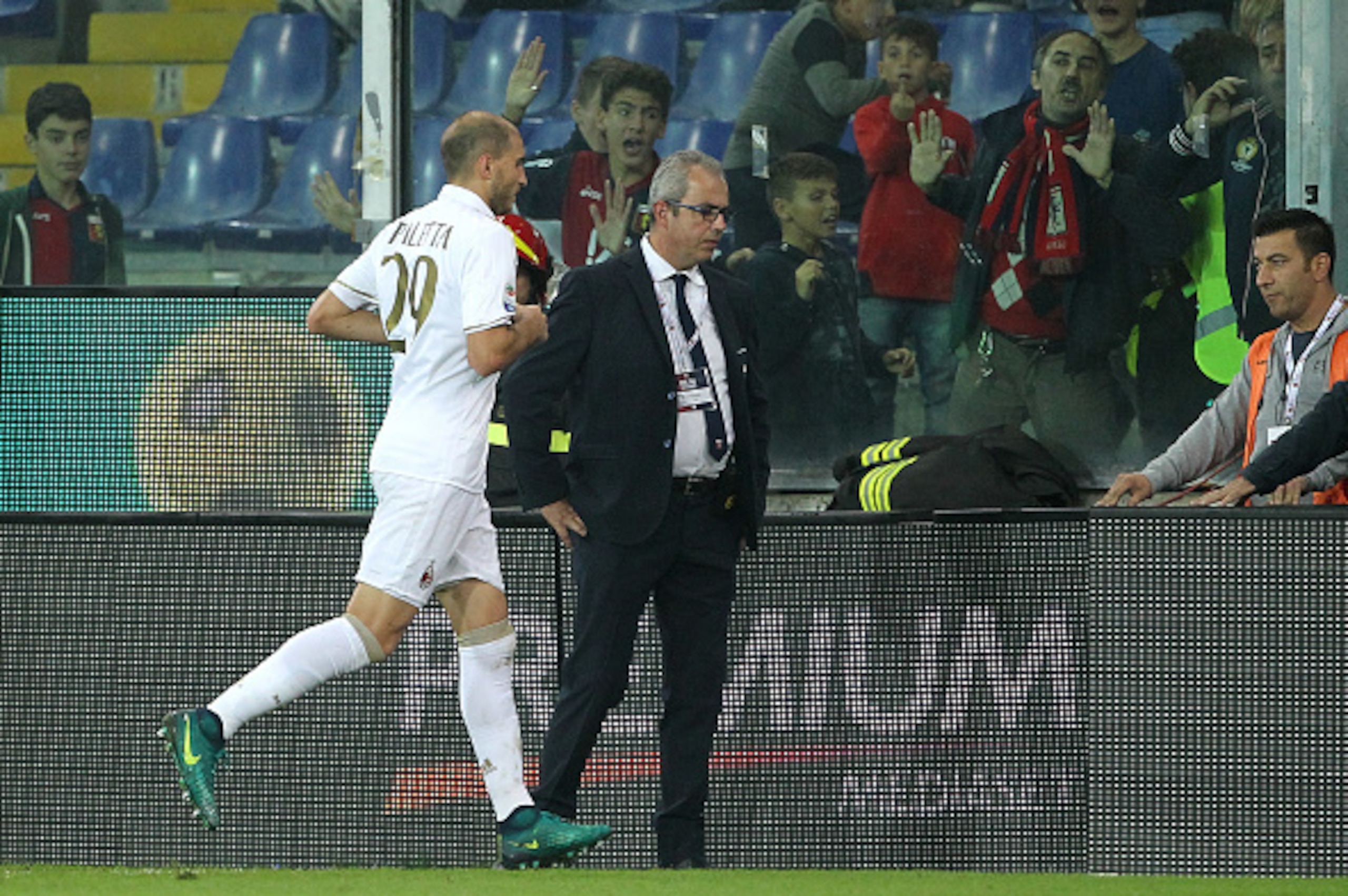 GENOA, ITALY - OCTOBER 25:  Gabriel Paletta of AC Milan walks off after getting a red card during the Serie A match between Genoa CFC and AC Milan at Stadio Luigi Ferraris on October 25, 2016 in Genoa, Italy.  (Photo by Marco Luzzani/Getty Images)