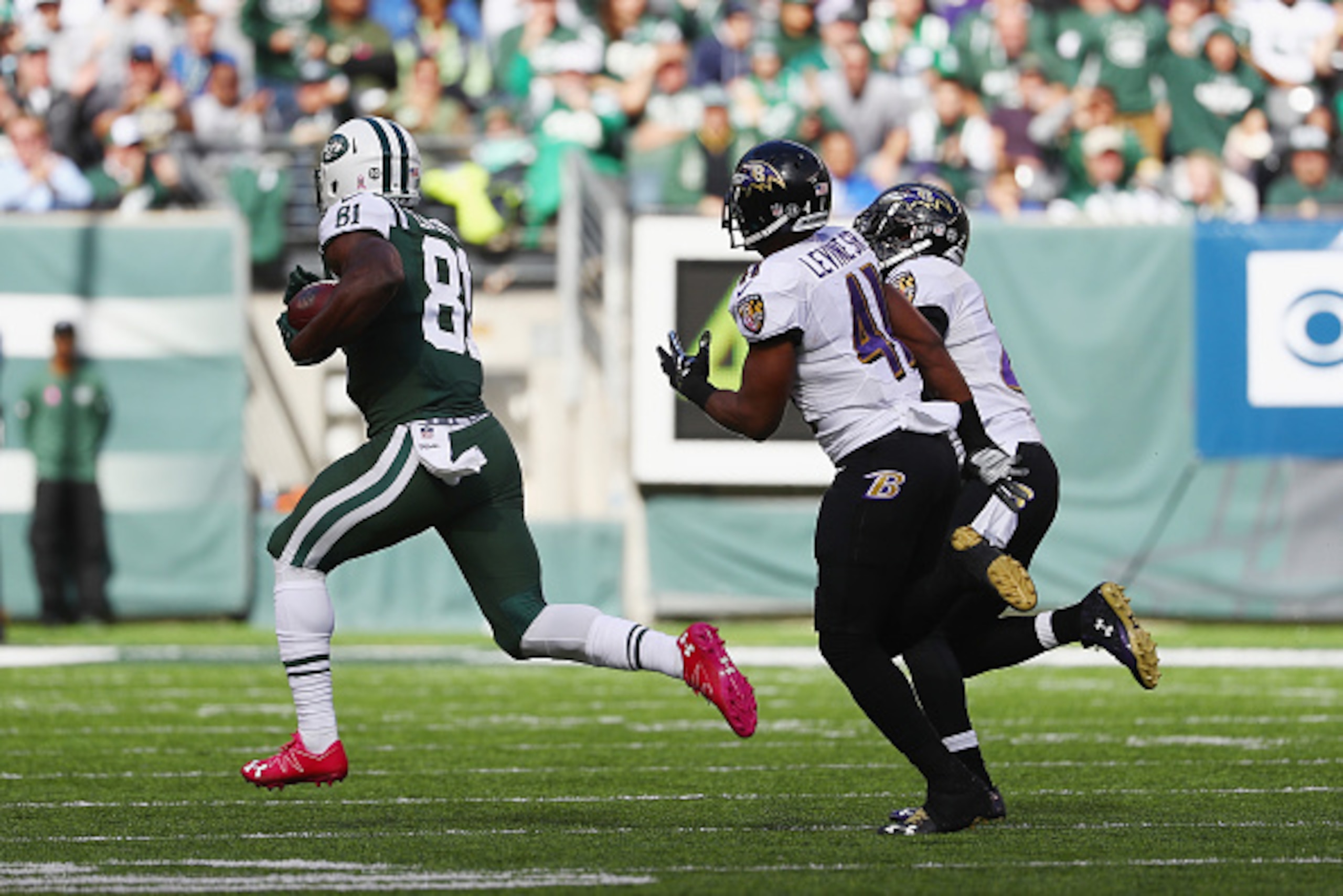 EAST RUTHERFORD, NJ - OCTOBER 23:  
Quincy Enunwa #81 of the New York Jets runs the ball 69 yards for a touchdown against Anthony Levine #41 of the Baltimore Ravens in the first quarter at MetLife Stadium on October 23, 2016 in East Rutherford, New Jersey