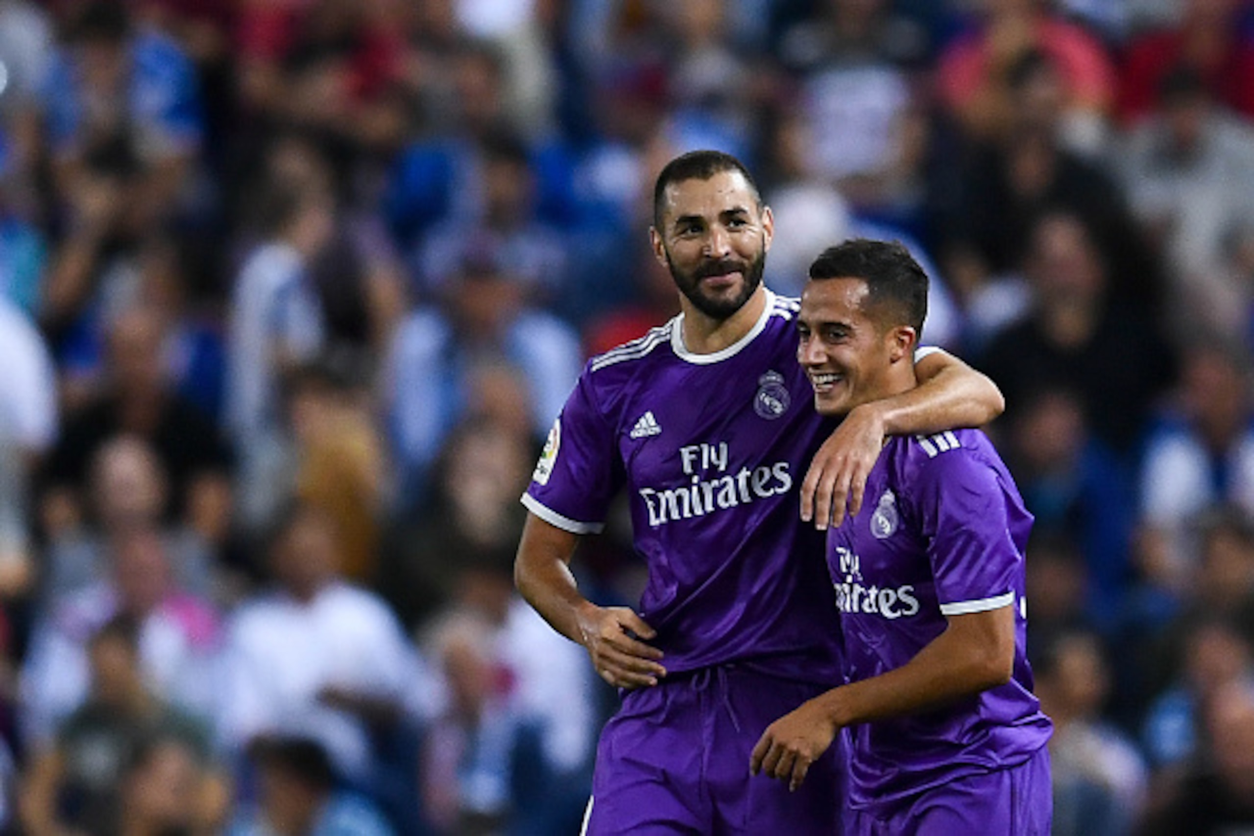 BARCELONA, SPAIN - SEPTEMBER 18:  Karim Benzema (L) celebrates with his team mate Lucas Vazquez of Real Madrid CF after scoring his team's second goal during the La Liga match between RCD Espanyol and Real Madrid CF at the RCDE stadium on September 18, 20