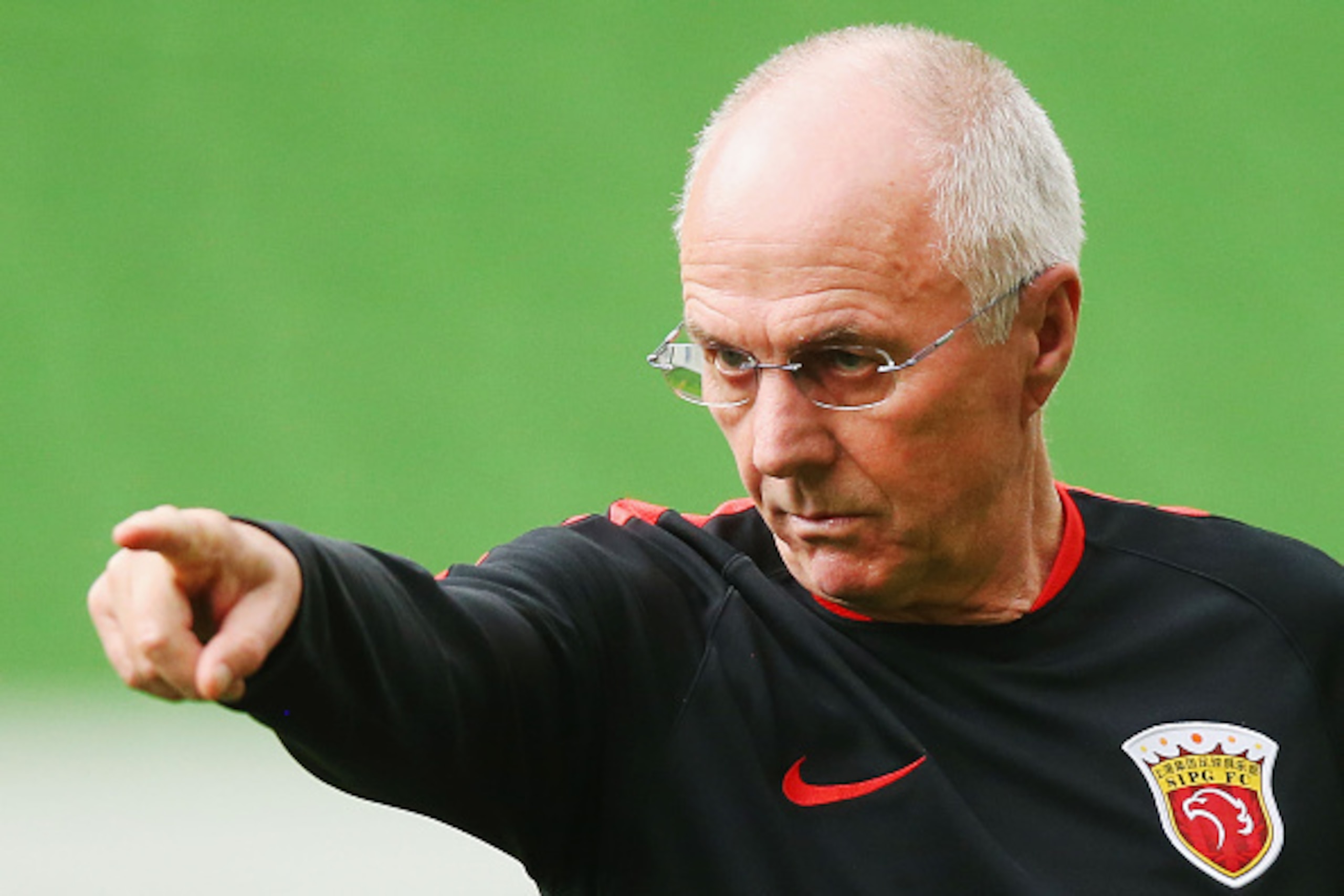 MELBOURNE, AUSTRALIA - FEBRUARY 23:  Head coach Sven Goran Eriksson gestures during the Shanghai SIPG training session at AAMI Park on February 23, 2016 in Melbourne, Australia.  (Photo by Michael Dodge/Getty Images)
