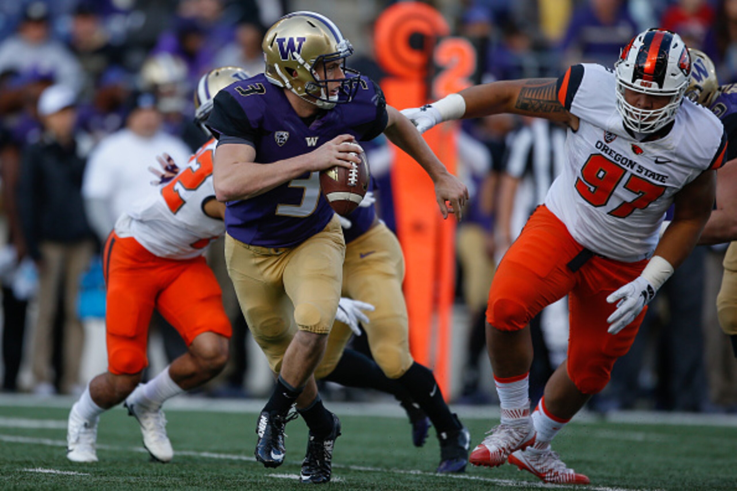 SEATTLE, WA - OCTOBER 22:  Quarterback Jake Browning #3 of the Washington Huskies looks downfield to pass against the Oregon State Beavers on October 22, 2016 at Husky Stadium in Seattle, Washington.  (Photo by Otto Greule Jr/Getty Images)