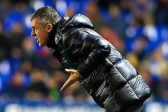 VALENCIA, SPAIN - FEBRUARY 23:  Levante UD manager Lucas Alcaraz reacts during the La Liga match between Levante UD and Granada CF at Ciutat de Valencia on February 23, 2015 in Valencia, Spain.  (Photo by Manuel Queimadelos Alonso/Getty Images)