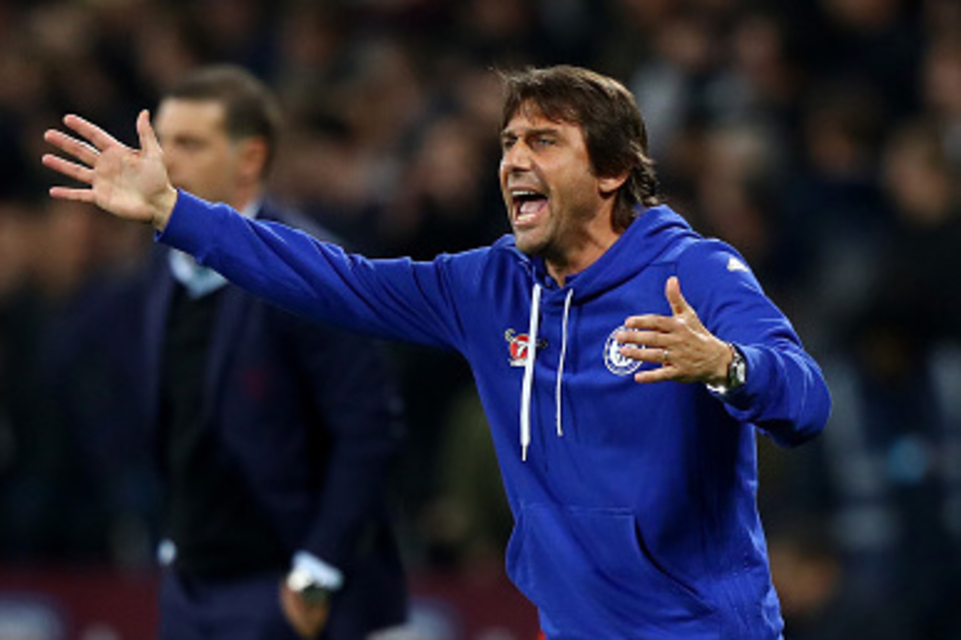 LONDON, ENGLAND - OCTOBER 26: Antonio Conte, Manager of Chelsea reacts on the sideline during the EFL Cup fourth round match between West Ham United and Chelsea at The London Stadium on October 26, 2016 in London, England. (Photo by Clive Rose/Getty Imag LONDON, ENGLAND - OCTOBER 26: Antonio Conte, Manager of Chelsea reacts on the sideline during the EFL Cup fourth round match between West Ham United and Chelsea at The London Stadium on October 26, 2016 in London, England. (Photo by Clive Rose/Getty Imag