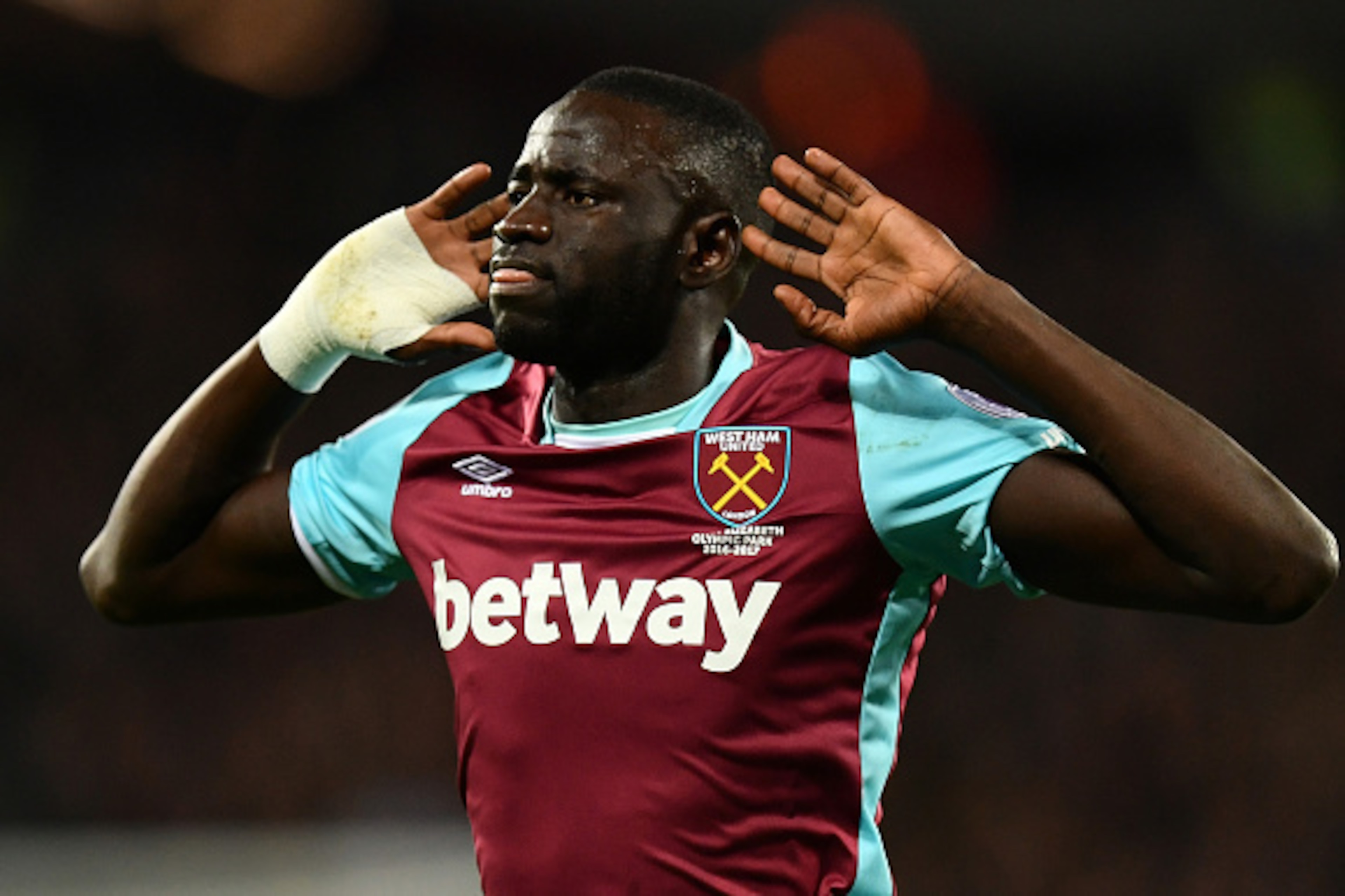 LONDON, ENGLAND - OCTOBER 26:  Cheikhou Kouyate of West Ham United celebrates scoring his sides first goal during the EFL Cup fourth round match between West Ham United and Chelsea at The London Stadium on October 26, 2016 in London, England.  (Photo by D