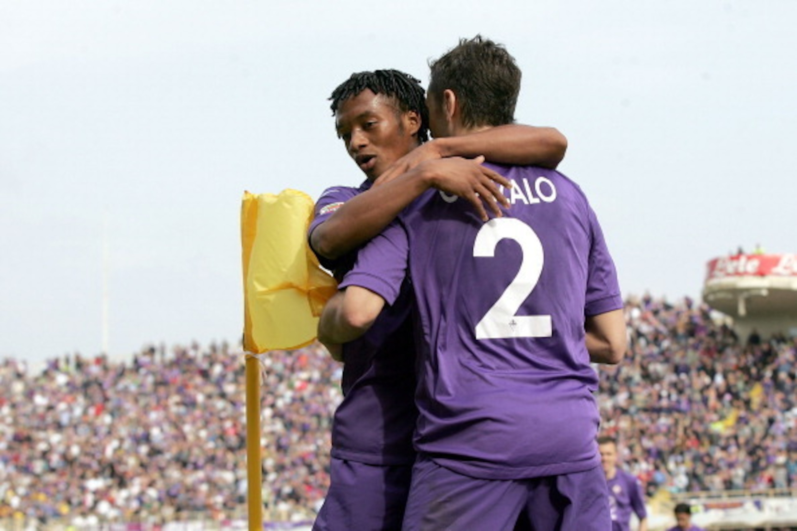 FLORENCE, ITALY - APRIL 06: Gonzalo Rodriguez (R)  of ACF Fiorentina celebrates with teram-mate Guillermo Cuadrado (L) after scoring their second goal during the Serie A match between ACF Fiorentina and Udinese Calcio at Stadio Artemio Franchi on April 6,