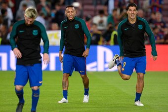 Barcelona's Argentinian forward Lionel Messi (L), Barcelona's Uruguayan forward Luis Suarez (R) and Barcelona's Brazilian forward Neymar warm up before the UEFA Champions League football match FC Barcelona vs Manchester City at the Camp Nou stadium in Bar