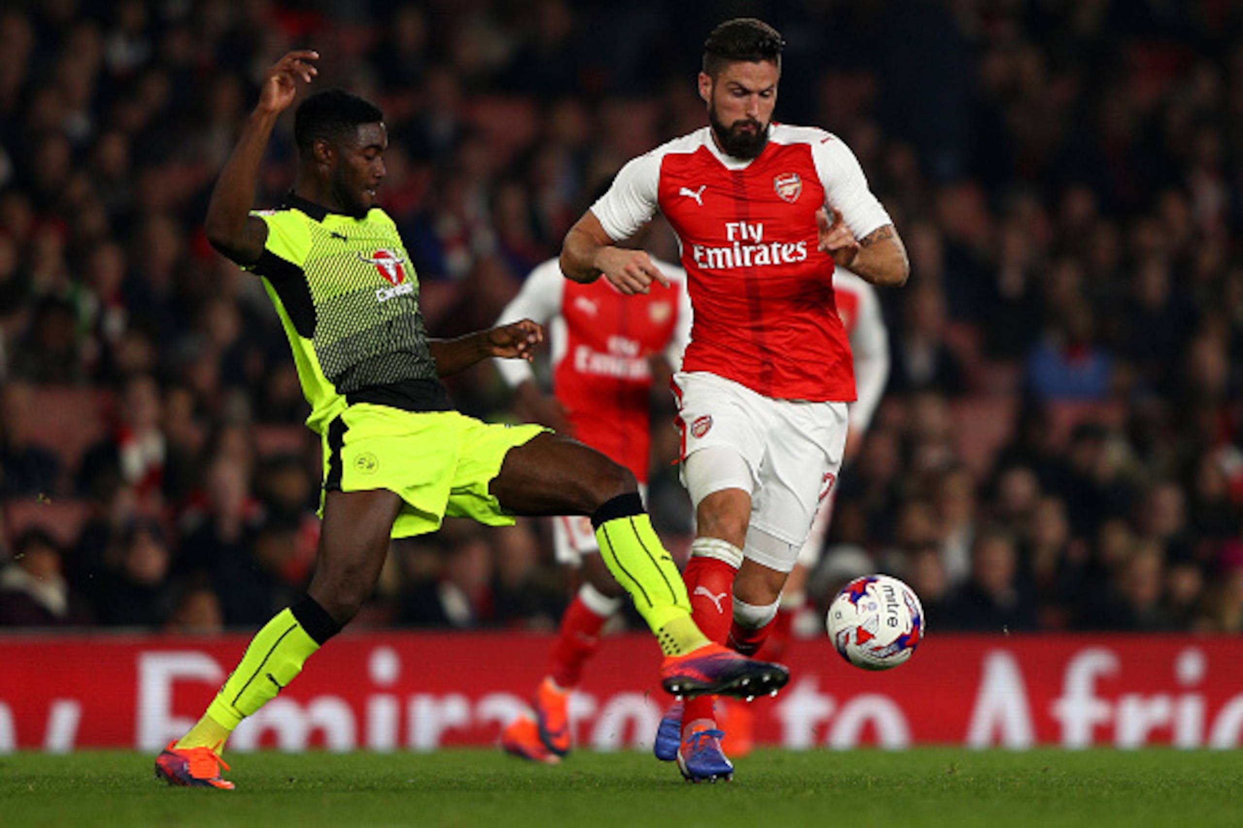 LONDON, ENGLAND - OCTOBER 25: Dominic Samuel of Reading (L) tackles Olivier Giroud of Arsenal (R) during the EFL Cup fourth round match between Arsenal and Reading at Emirates Stadium on October 25, 2016 in London, England.  (Photo by Ian Walton/Getty Ima