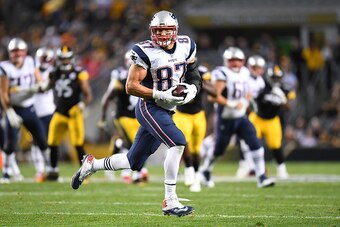 PITTSBURGH, PA - OCTOBER 23:  Rob Gronkowski #87 of the New England Patriots in action during the game against the Pittsburgh Steelers at Heinz Field on October 23, 2016 in Pittsburgh, Pennsylvania. (Photo by Joe Sargent/Getty Images) *** Local Caption **