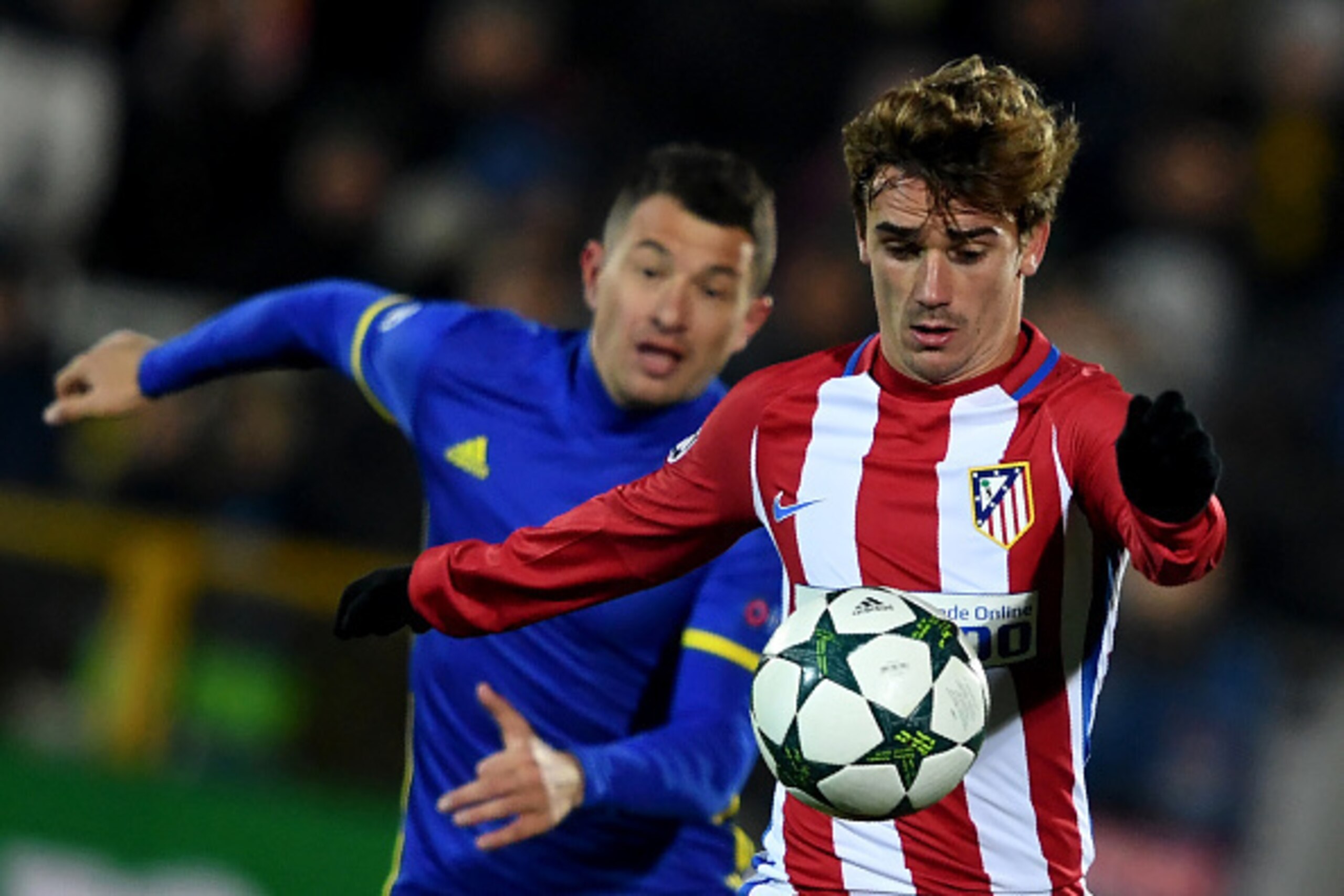 Rostov's Romanian midfielder Andrei Prepelita (L) and Atletico Madrid's French forward Antoine Griezmann vie for the ball during the UEFA Champions League football match between FC Rostov and Club Atletico de Madrid in Rostov-on-Don on October 19, 2016. / Rostov's Romanian midfielder Andrei Prepelita (L) and Atletico Madrid's French forward Antoine Griezmann vie for the ball during the UEFA Champions League football match between FC Rostov and Club Atletico de Madrid in Rostov-on-Don on October 19, 2016. /