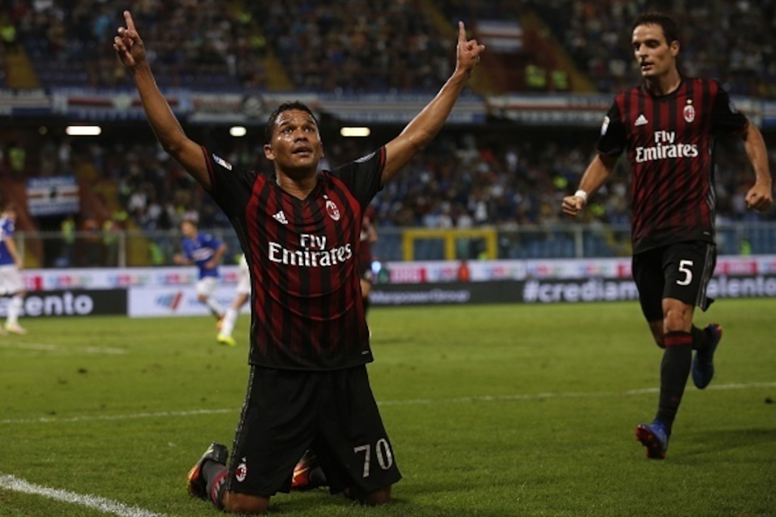 AC Milan's Colombian forward Carlos Bacca celebrates after scoring during the Italian Serie A football match between Sampdoria and AC Milan on September 16, 2016 at 'Luigi Ferraris Stadium' in Genoa.  / AFP / MARCO BERTORELLO        (Photo credit should r