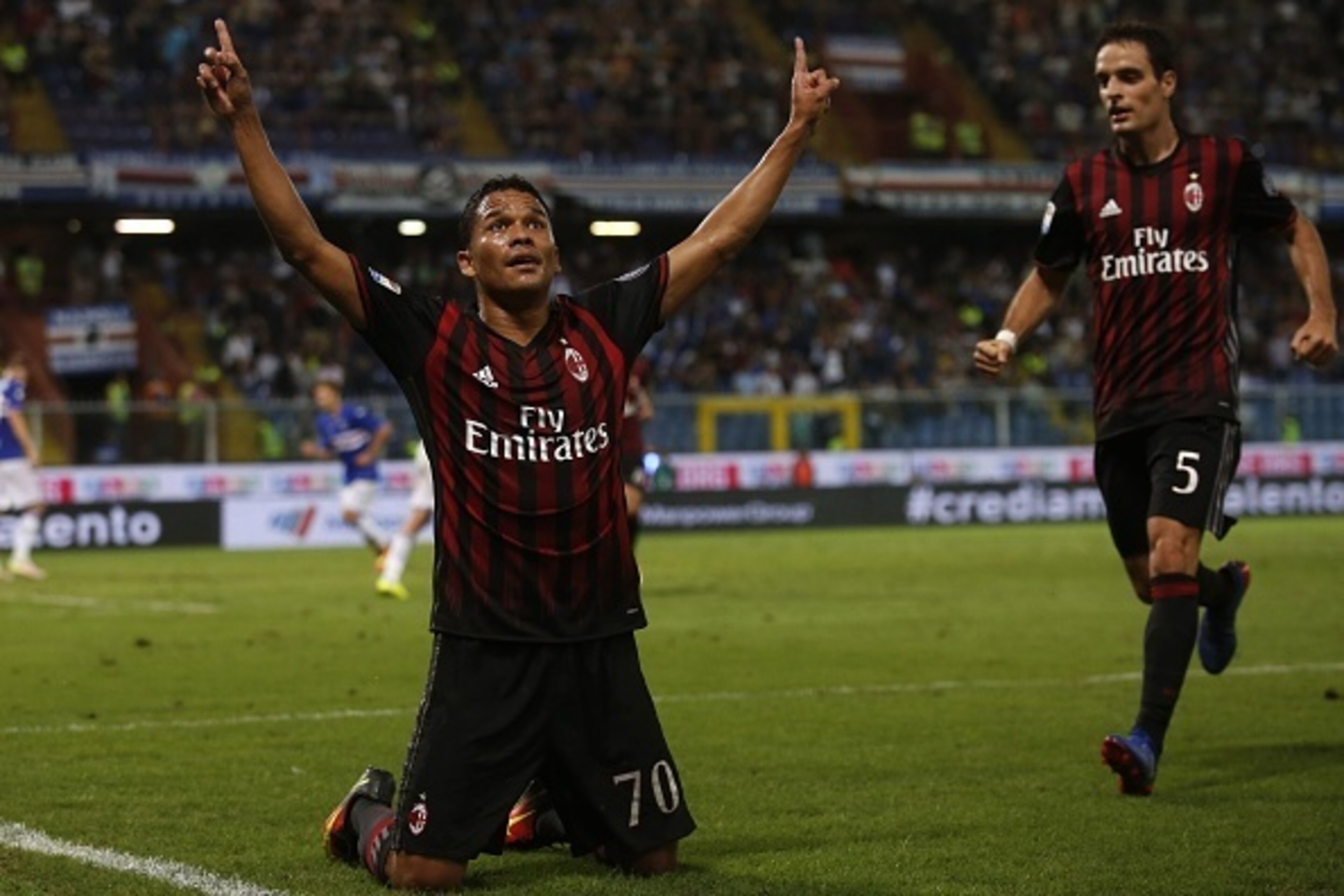 AC Milan's Colombian forward Carlos Bacca celebrates after scoring during the Italian Serie A football match between Sampdoria and AC Milan on September 16, 2016 at 'Luigi Ferraris Stadium' in Genoa.  / AFP / MARCO BERTORELLO        (Photo credit should r