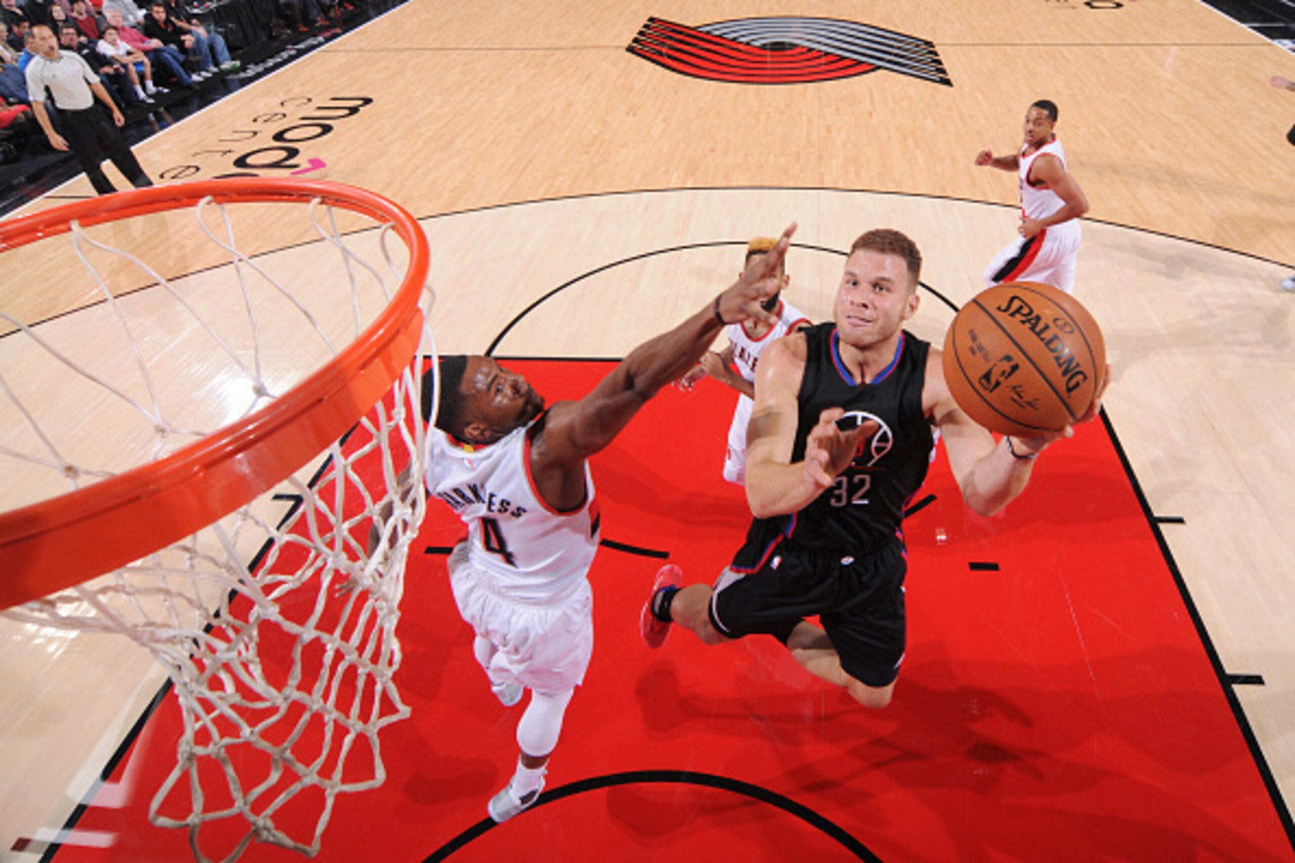 PORTLAND, OR - OCTOBER 27:  Blake Griffin #32 of the LA Clippers goes for a lay up against the Portland Trail Blazers on October 27, 2016 at the Moda Center in Portland, Oregon. NOTE TO USER: User expressly acknowledges and agrees that, by downloading and