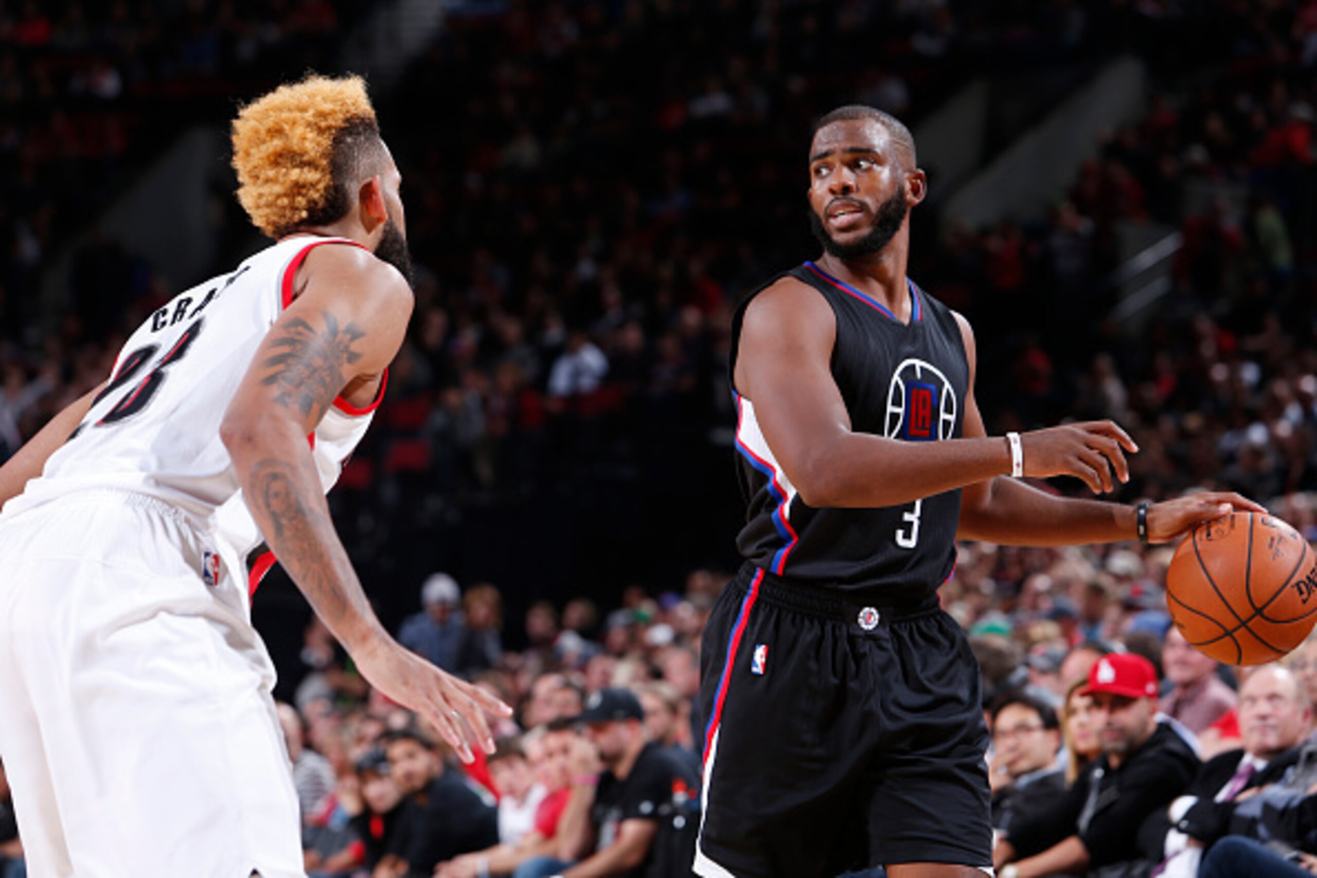 PORTLAND, OR - OCTOBER 27:  Chris Paul #3 of the LA Clippers handles the ball against the Portland Trail Blazers on October 27, 2016 at the Moda Center in Portland, Oregon. NOTE TO USER: User expressly acknowledges and agrees that, by downloading and or u