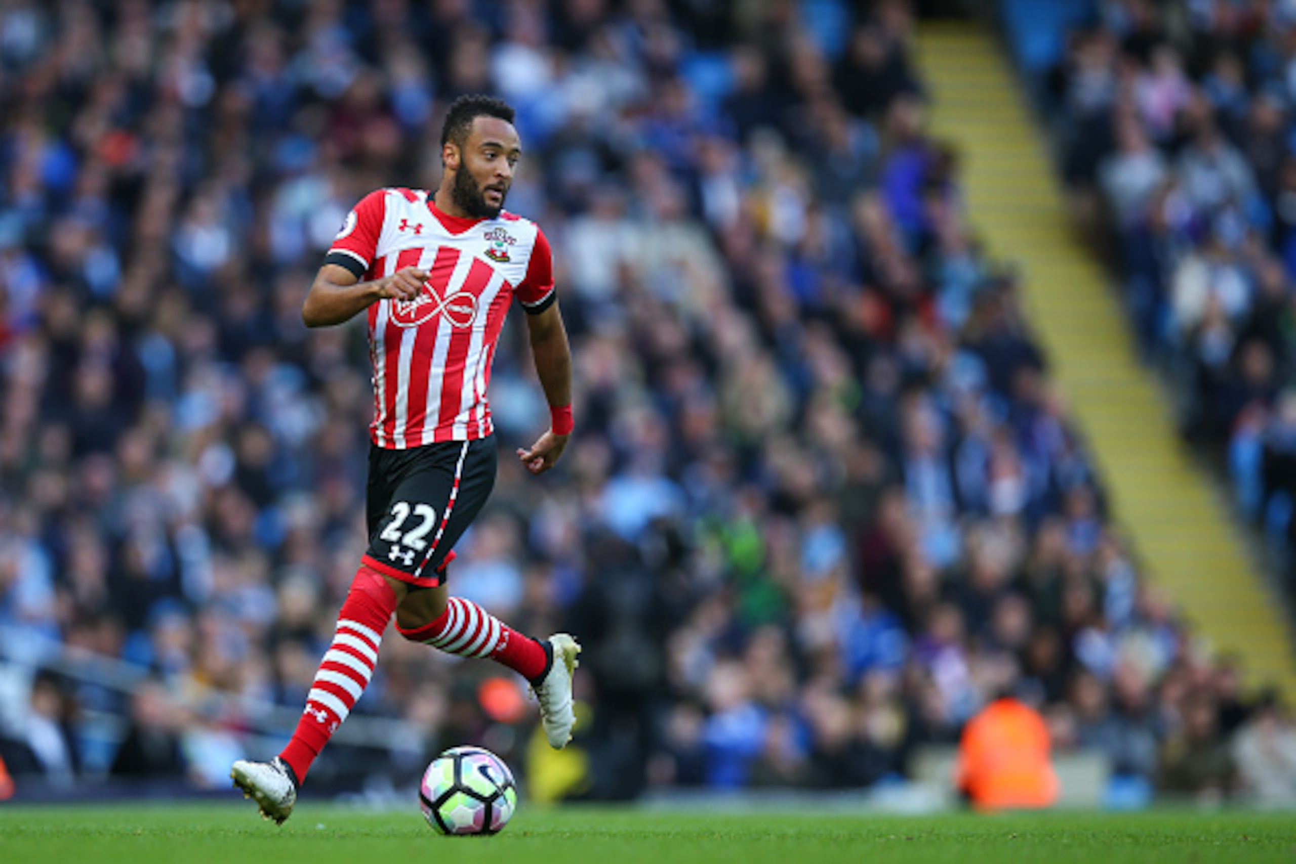 MANCHESTER, ENGLAND - OCTOBER 23: Nathan Redmond of Southampton during the Premier League match between Manchester City and Southampton at Etihad Stadium on October 23, 2016 in Manchester, England. (Photo by Robbie Jay Barratt - AMA/Getty Images)