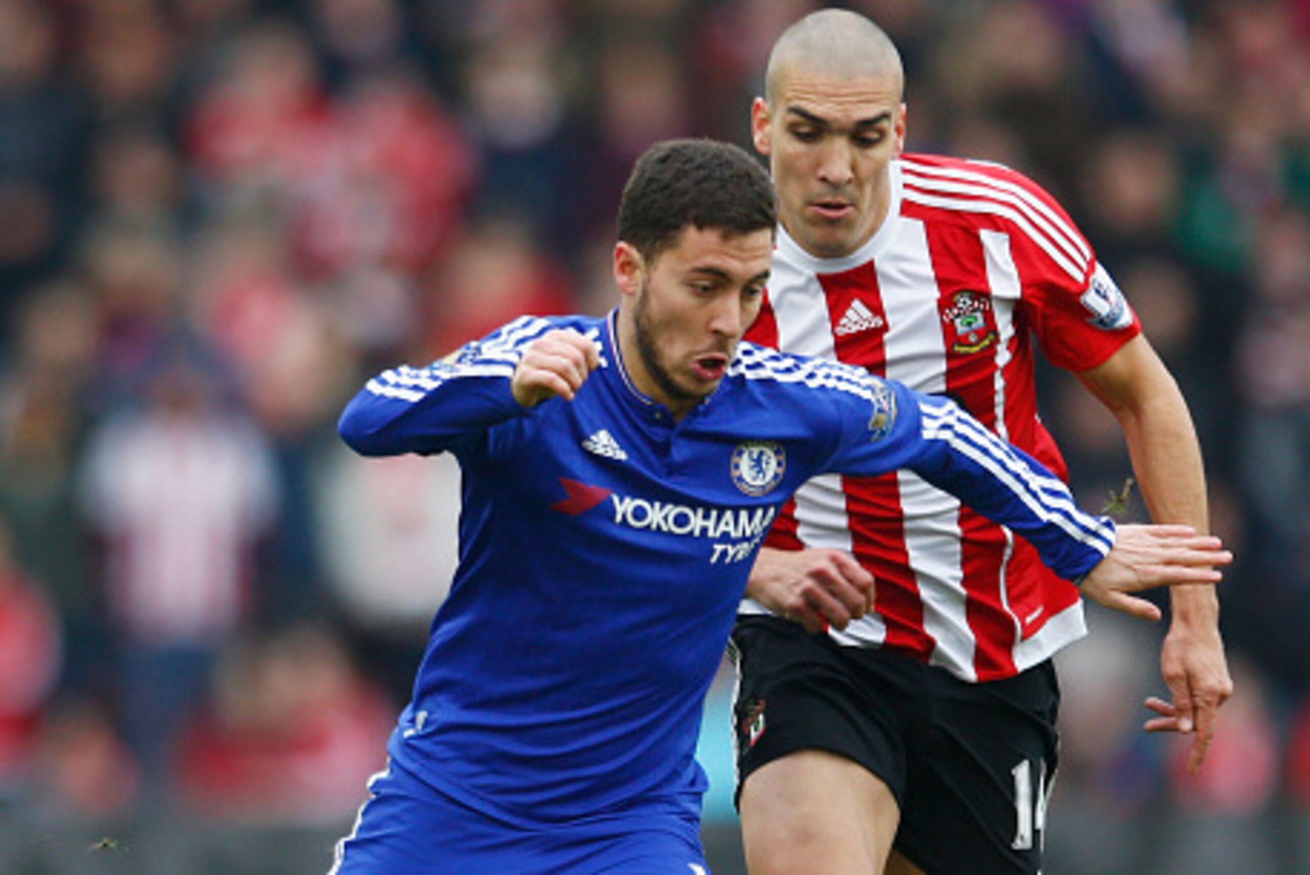 SOUTHAMPTON, ENGLAND - FEBRUARY 27:  Eden Hazard of Chelsea controls the ball under pressure of Oriol Romeu of Southampton during the Barclays Premier League match between Southampton and Chelsea at St Mary's Stadium on February 27, 2016 in Southampton, E