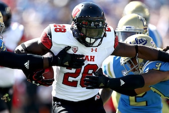 PASADENA, CA - OCTOBER 22:  Joe Williams #28 of the Utah Utes runs the ball during the first half of a game against the UCLA Bruins at the Rose Bowl on October 22, 2016 in Pasadena, California.  (Photo by Sean M. Haffey/Getty Images)