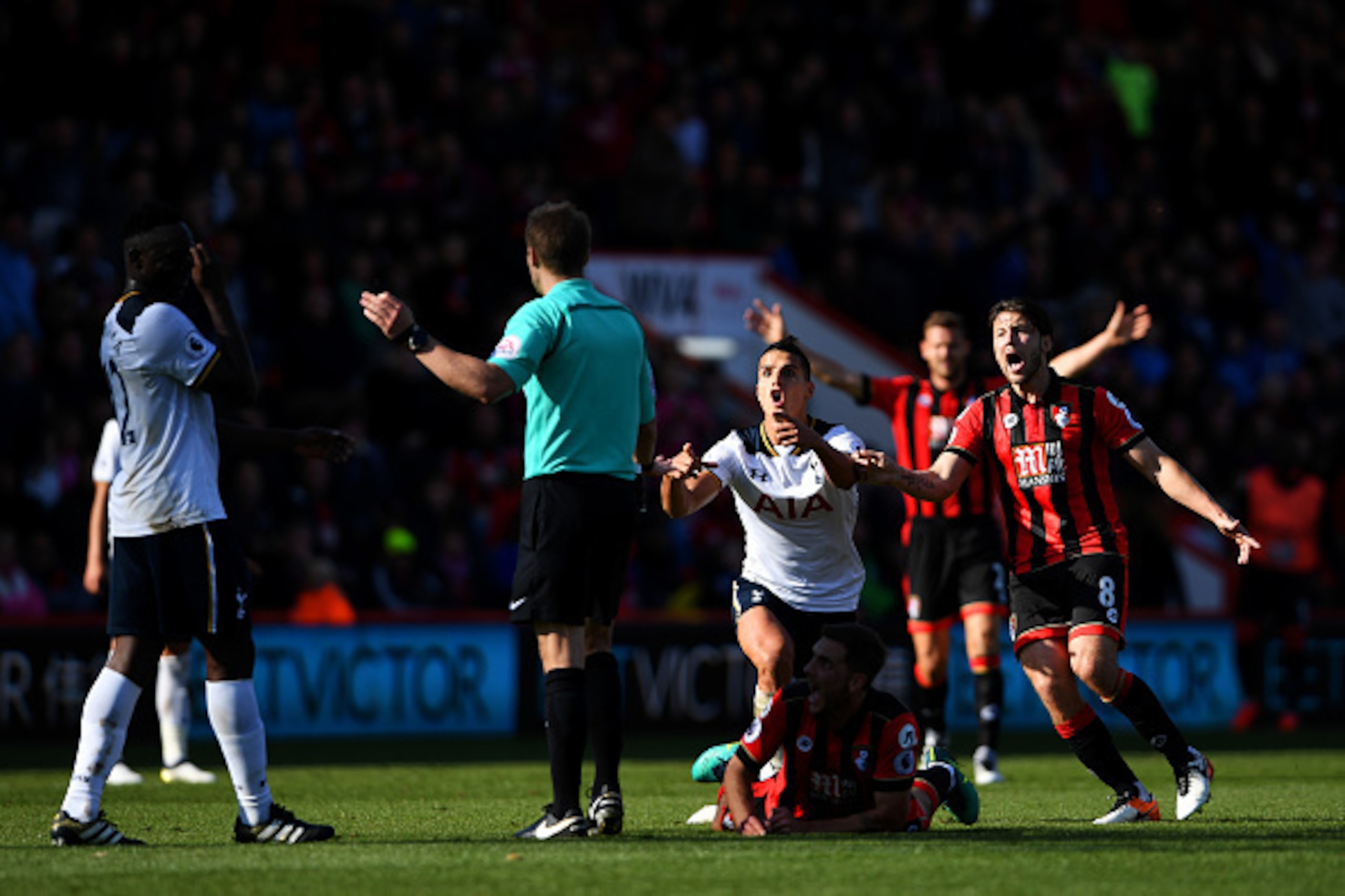 BOURNEMOUTH, ENGLAND - OCTOBER 22: Erik Lamela of Tottenham Hotspur (C) reacts to referee Craig Pawson (C) decision during the Premier League match between AFC Bournemouth and Tottenham Hotspur at Vitality Stadium on October 22, 2016 in Bournemouth, Engla BOURNEMOUTH, ENGLAND - OCTOBER 22: Erik Lamela of Tottenham Hotspur (C) reacts to referee Craig Pawson (C) decision during the Premier League match between AFC Bournemouth and Tottenham Hotspur at Vitality Stadium on October 22, 2016 in Bournemouth, Engla