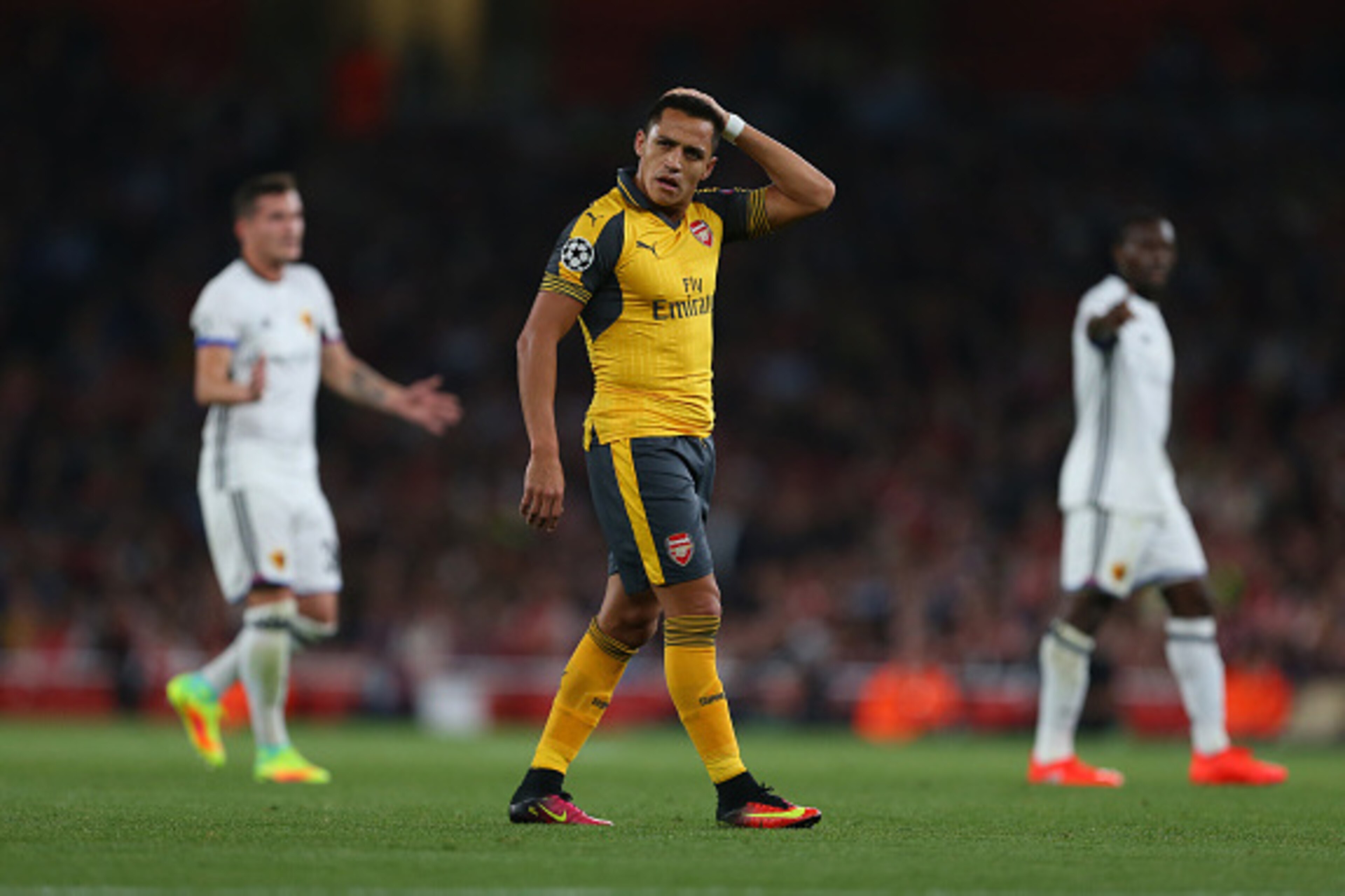 LONDON, ENGLAND - SEPTEMBER 28: Alexis Sanchez of Arsenal during the UEFA Champions League match between Arsenal FC and FC Basel 1893 at Emirates Stadium on September 28, 2016 in London, England. (Photo by Catherine Ivill - AMA/Getty Images)