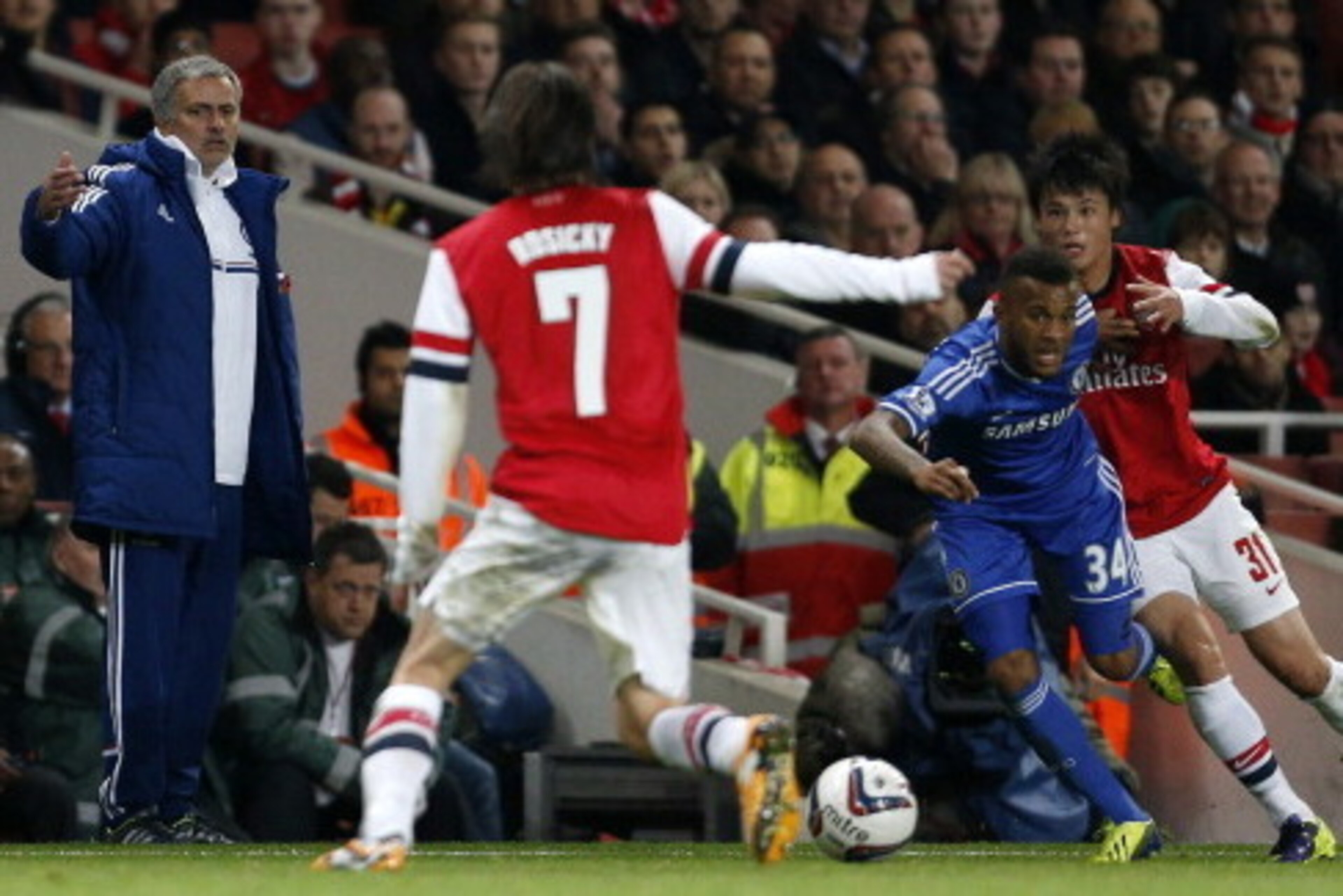 Chelsea's Portuguese manager Jose Mourinho (L) watches as Chelsea's English defender Ryan Bertrand (2R) tries to weave away with the ball from Arsenal's Japanese midfielder Ryo Miyaichi (R) as Arsenal's Czech midfielder Tomas Rosicky (2L) bears down durin Chelsea's Portuguese manager Jose Mourinho (L) watches as Chelsea's English defender Ryan Bertrand (2R) tries to weave away with the ball from Arsenal's Japanese midfielder Ryo Miyaichi (R) as Arsenal's Czech midfielder Tomas Rosicky (2L) bears down durin