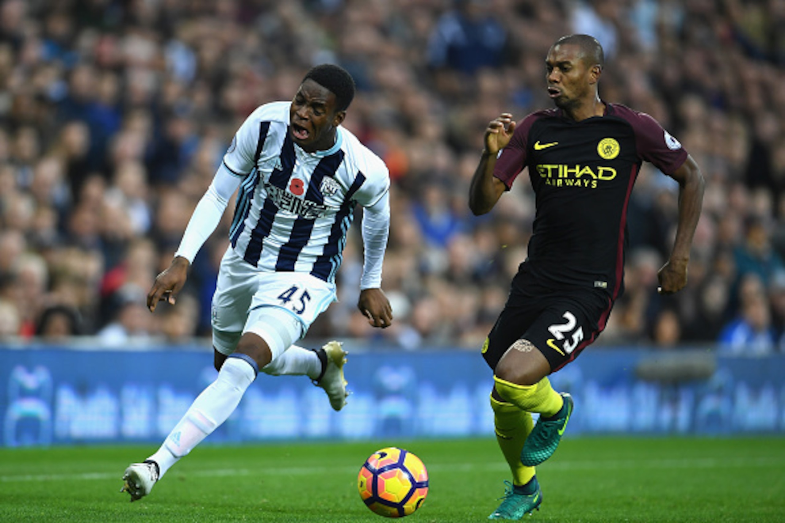 WEST BROMWICH, ENGLAND - OCTOBER 29: Jonathan Leko of West Bromwich Albion and Fernandinho of Manchester City compete for the ball during the Premier League match between West Bromwich Albion and Manchester City at The Hawthorns on October 29, 2016 in Wes