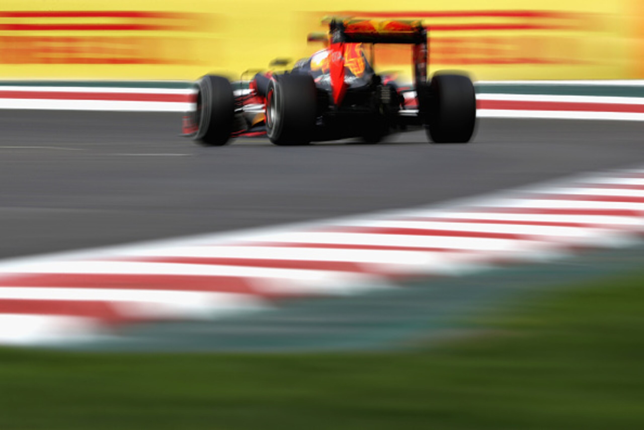 MEXICO CITY, MEXICO - OCTOBER 28:  Max Verstappen of the Netherlands driving the (33) Red Bull Racing Red Bull-TAG Heuer RB12 TAG Heuer on track during practice for the Formula One Grand Prix of Mexico at Autodromo Hermanos Rodriguez on October 28, 2016 i